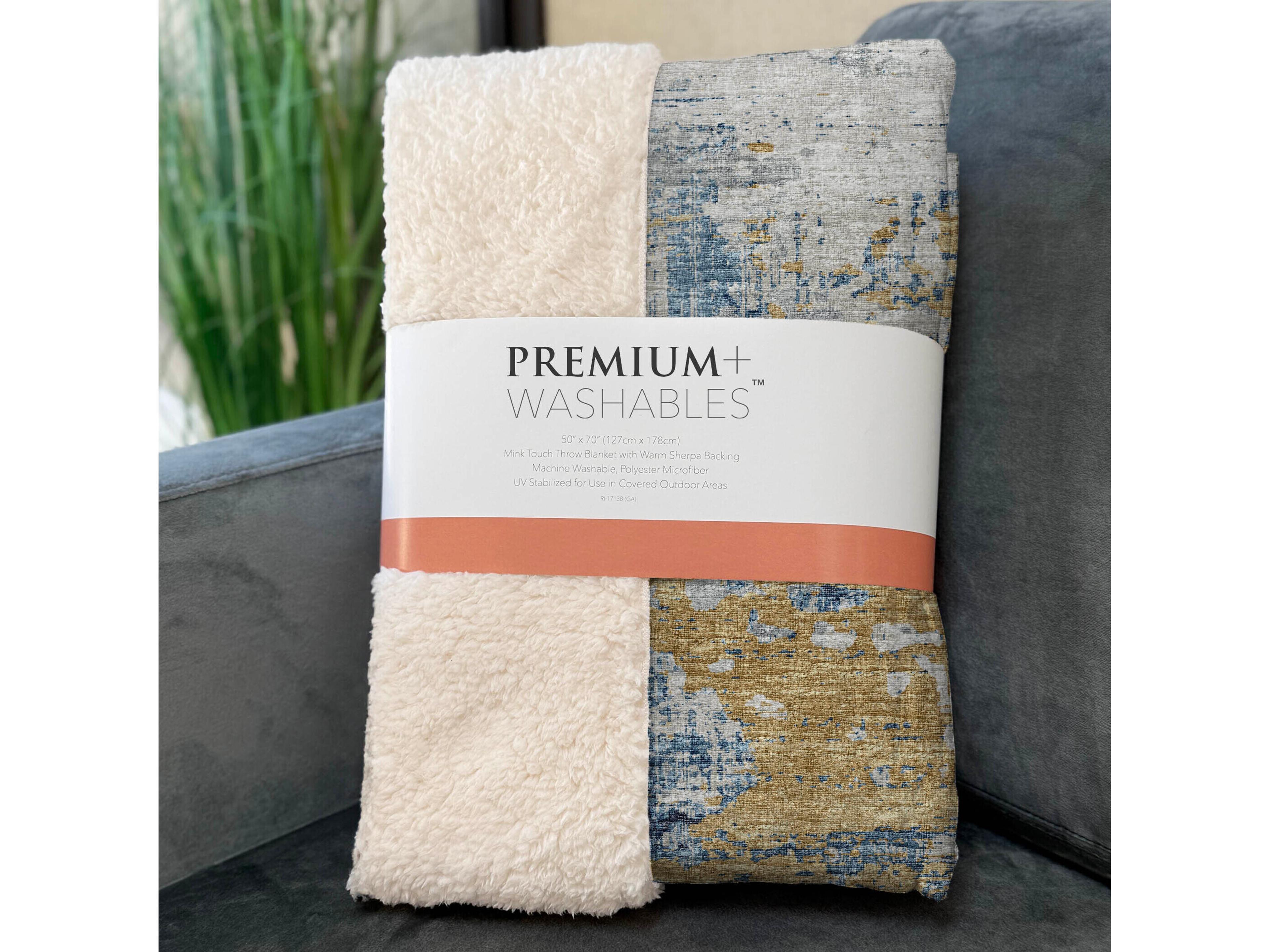 Dalyn Sherpa Navy Polyester Throw