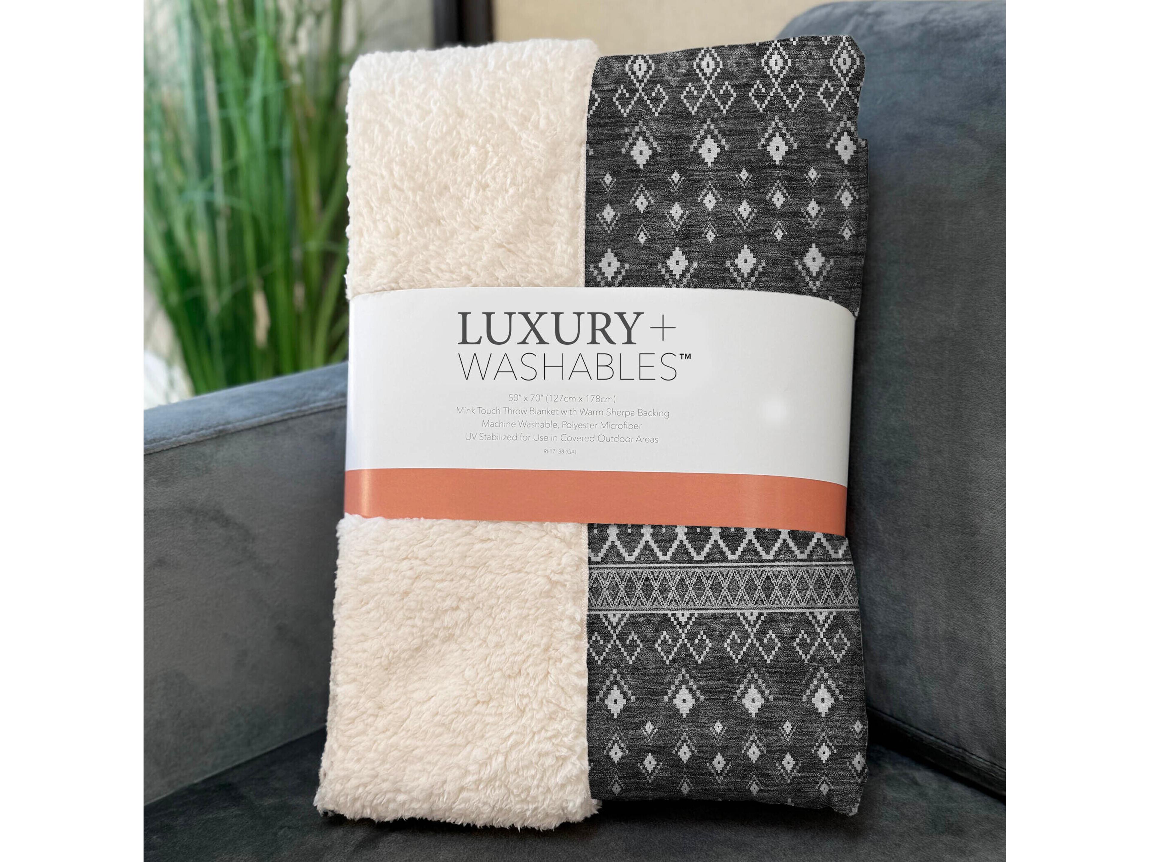 Dalyn Sherpa Gray Polyester Throw