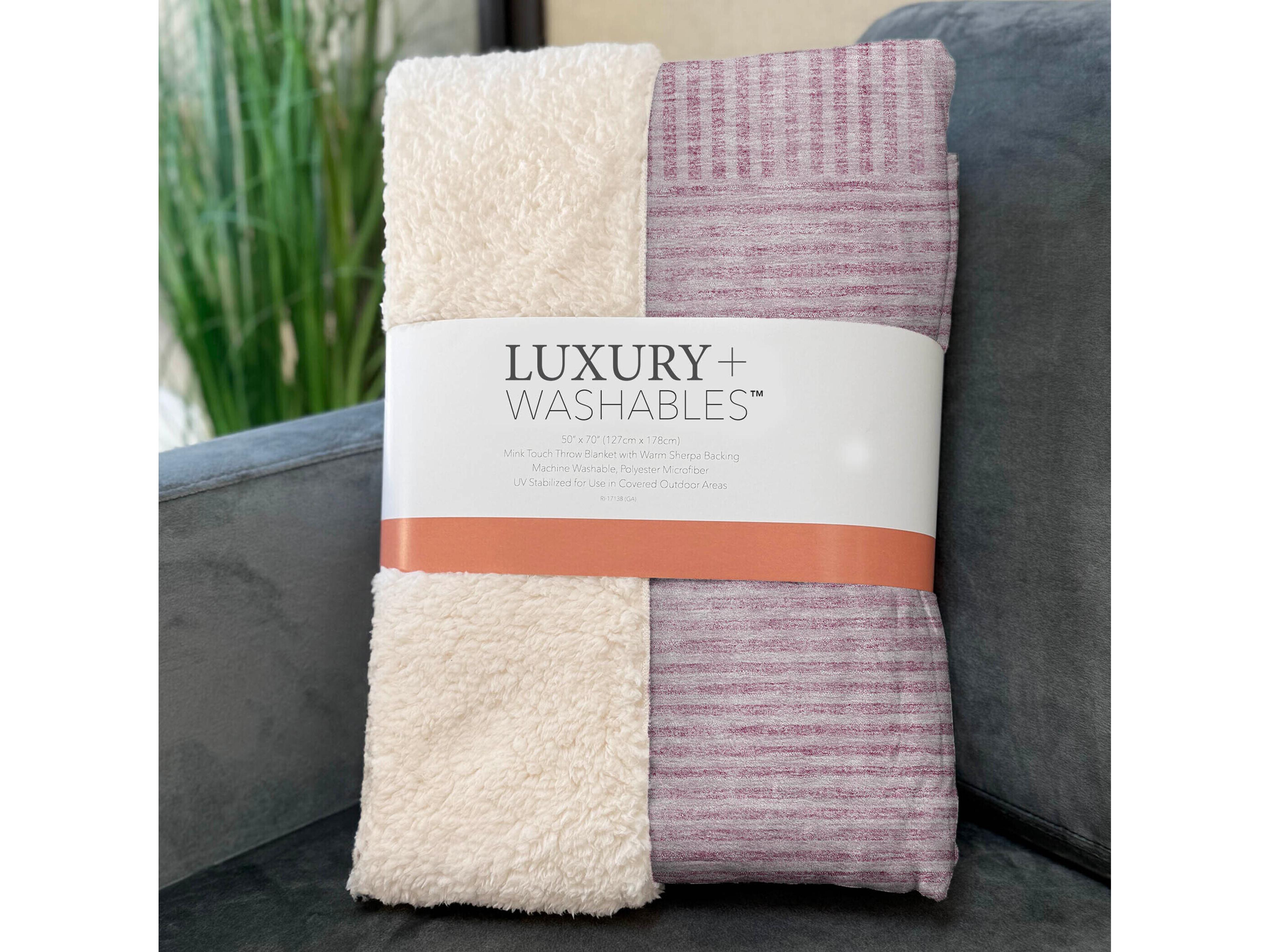 Dalyn Sherpa Pink Polyester Throw
