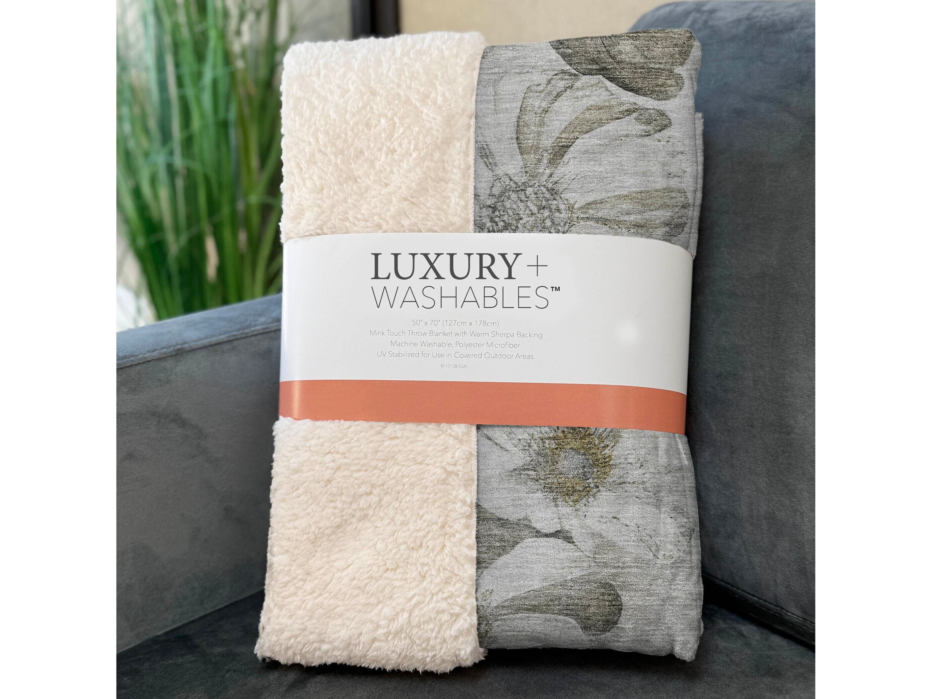 Dalyn Sherpa Brown Polyester Throw