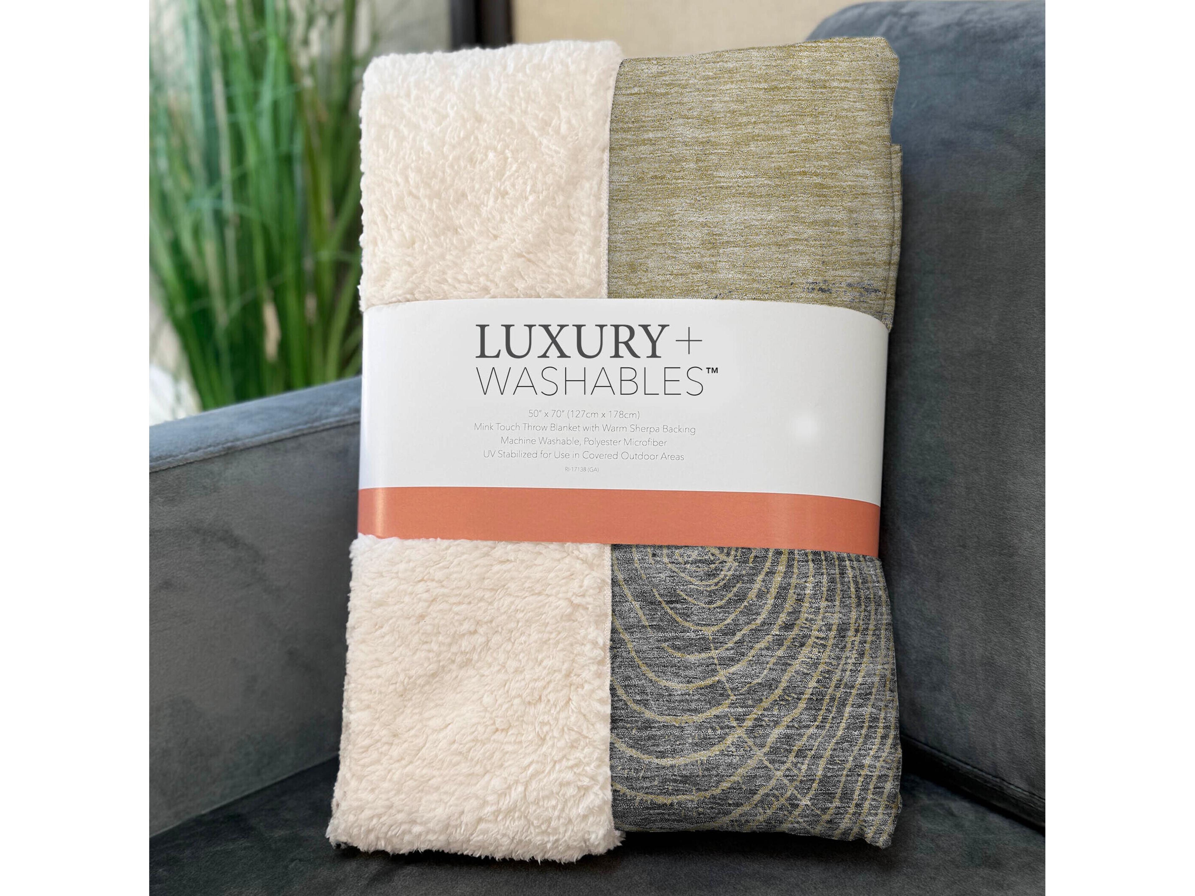 Dalyn Sherpa Brown Polyester Throw