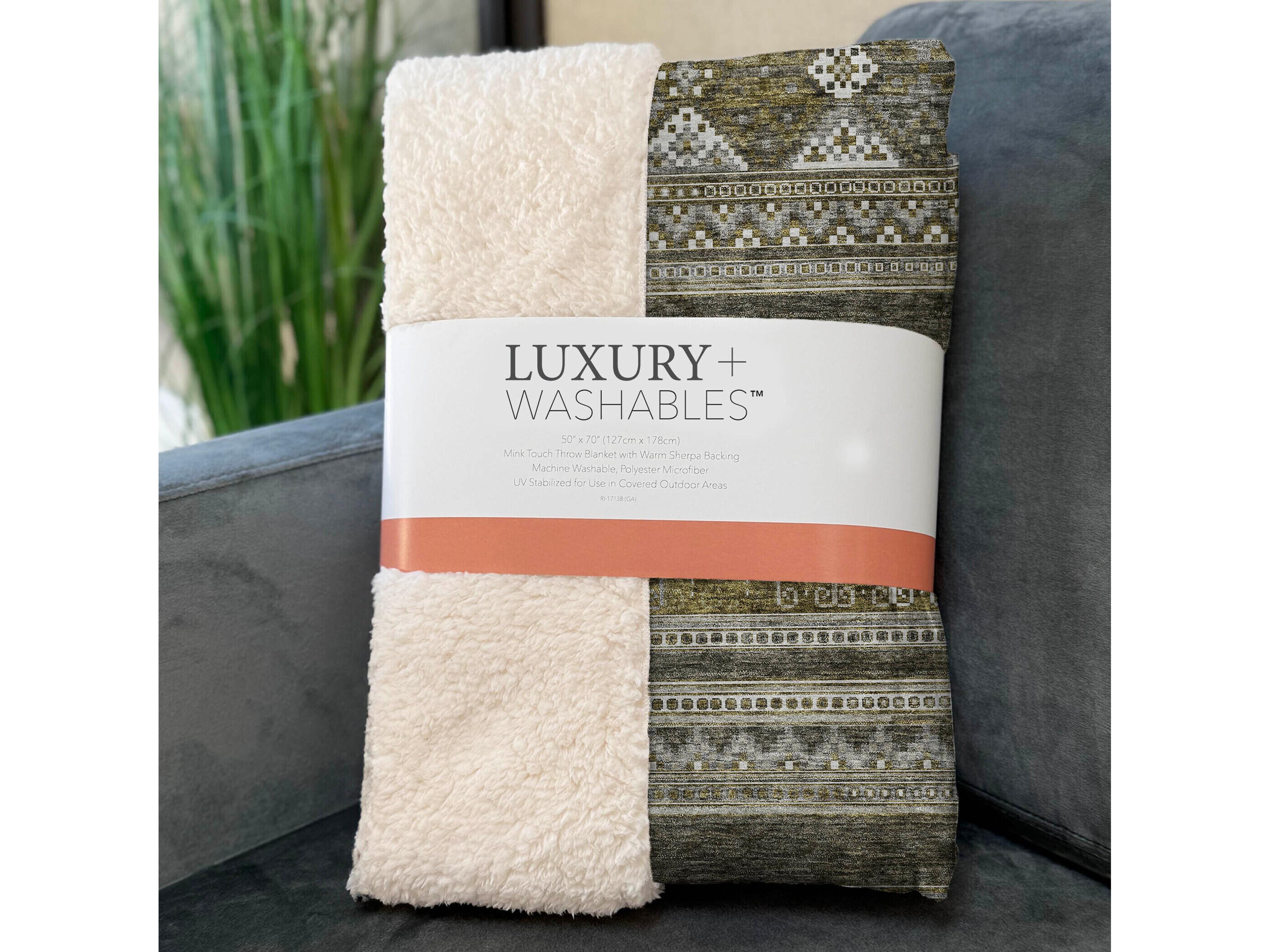 Dalyn Sherpa Brown Polyester Throw