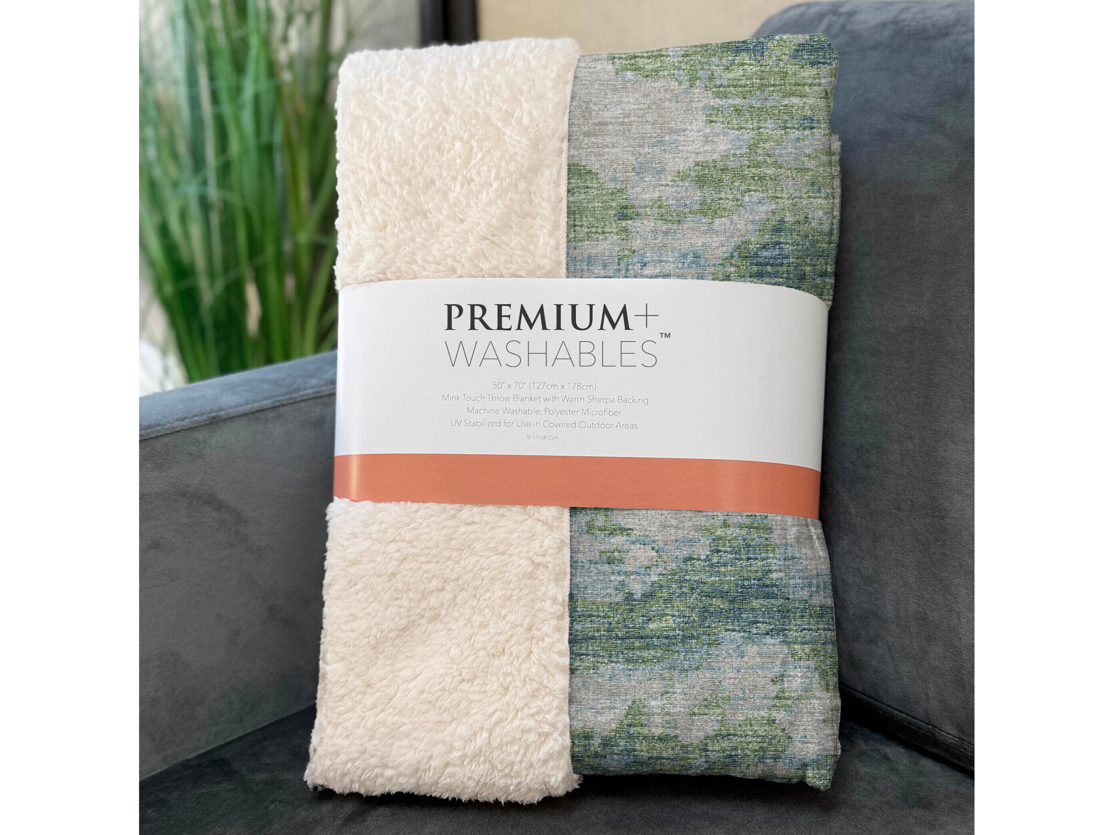 Dalyn Sherpa Green Polyester Throw