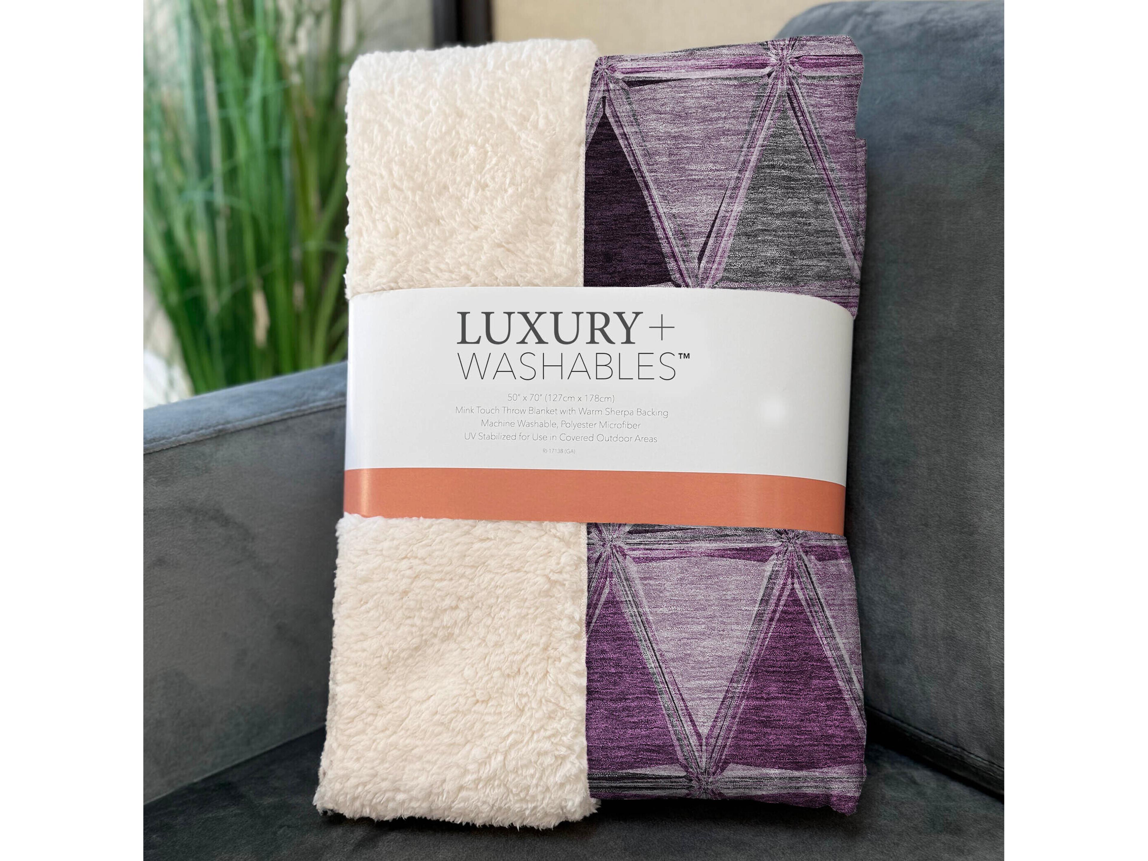 Dalyn Sherpa Red Polyester Throw