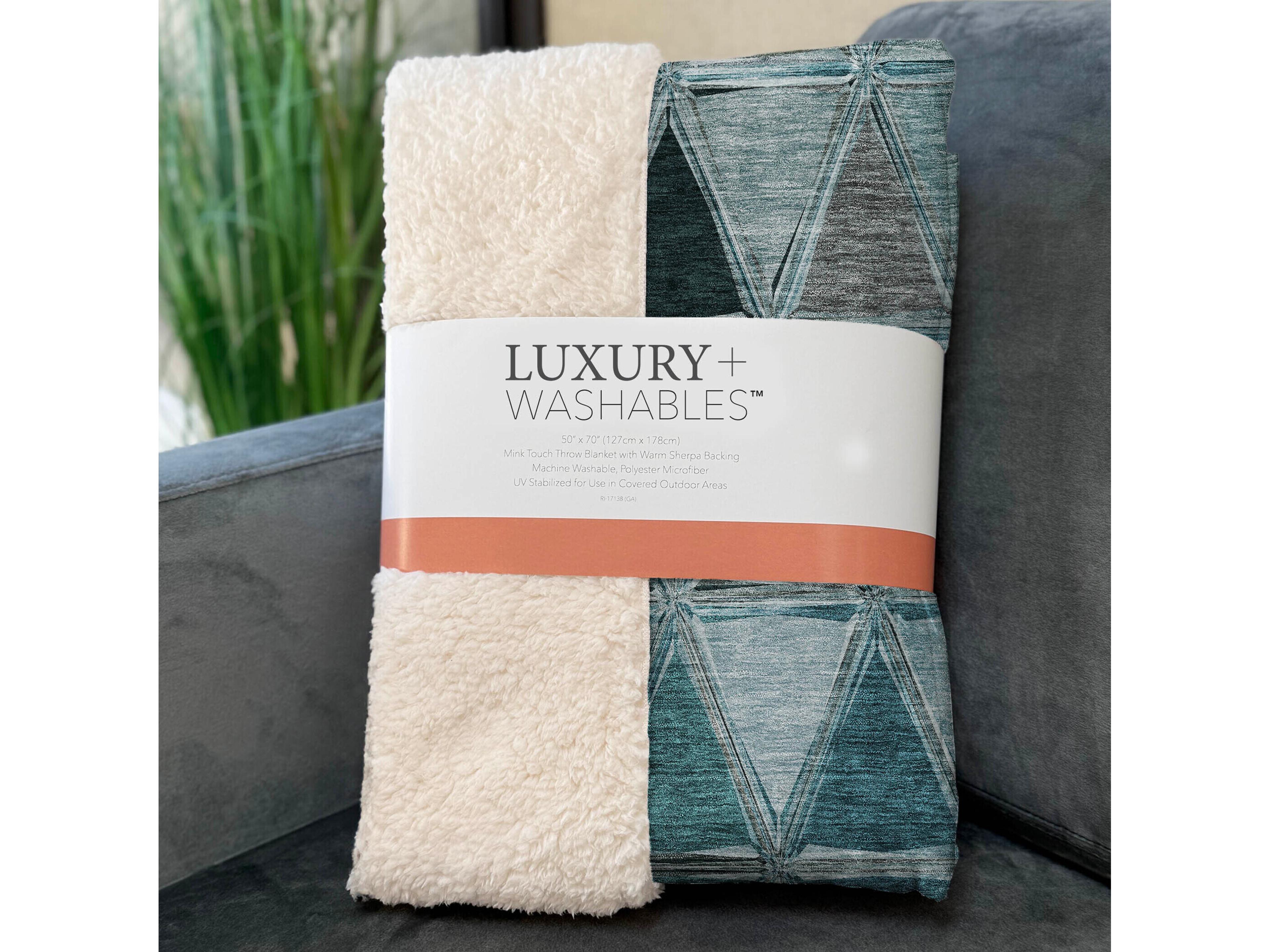 Dalyn Sherpa Teal Polyester Throw