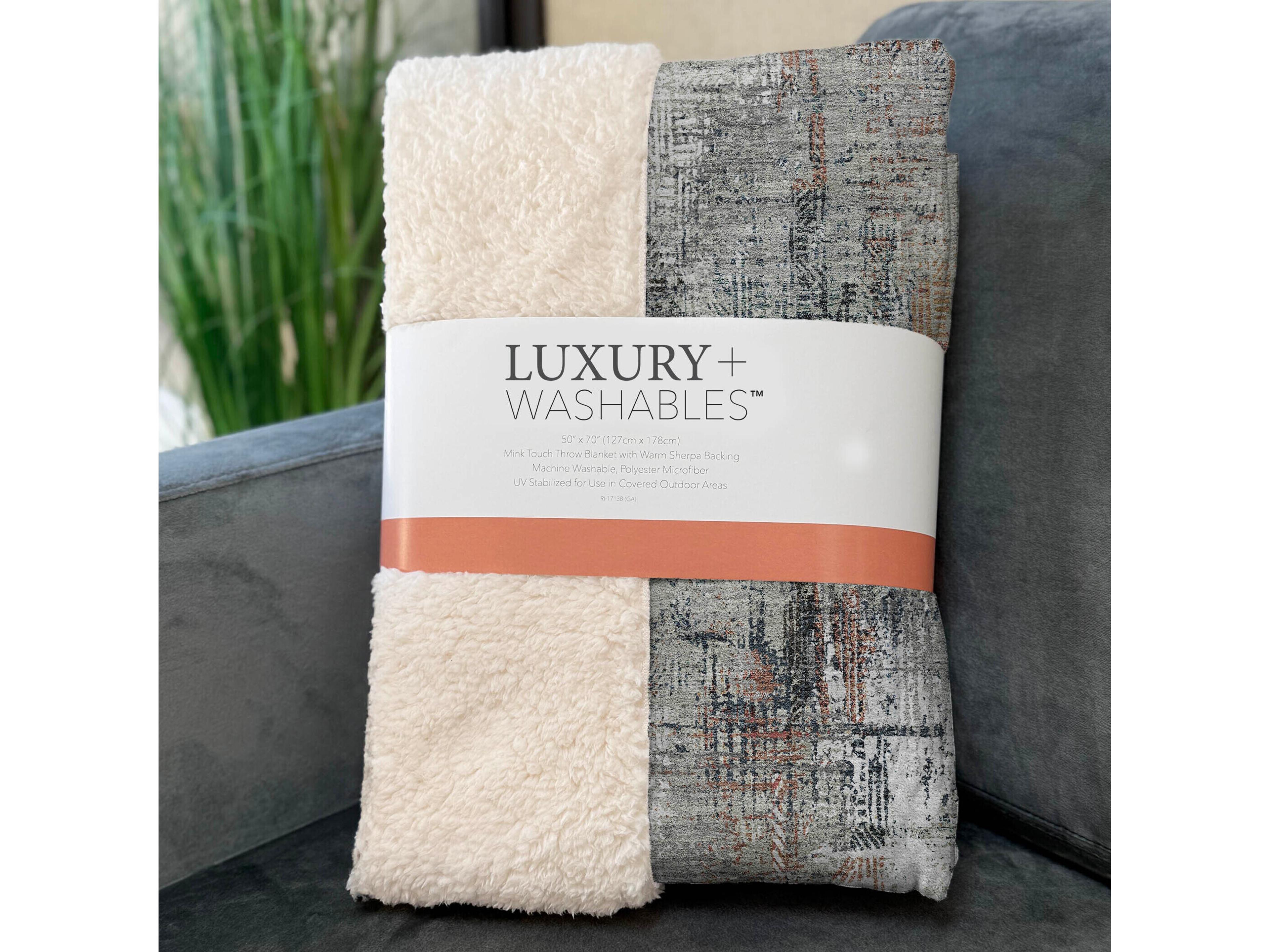 Dalyn Sherpa Brown Polyester Throw