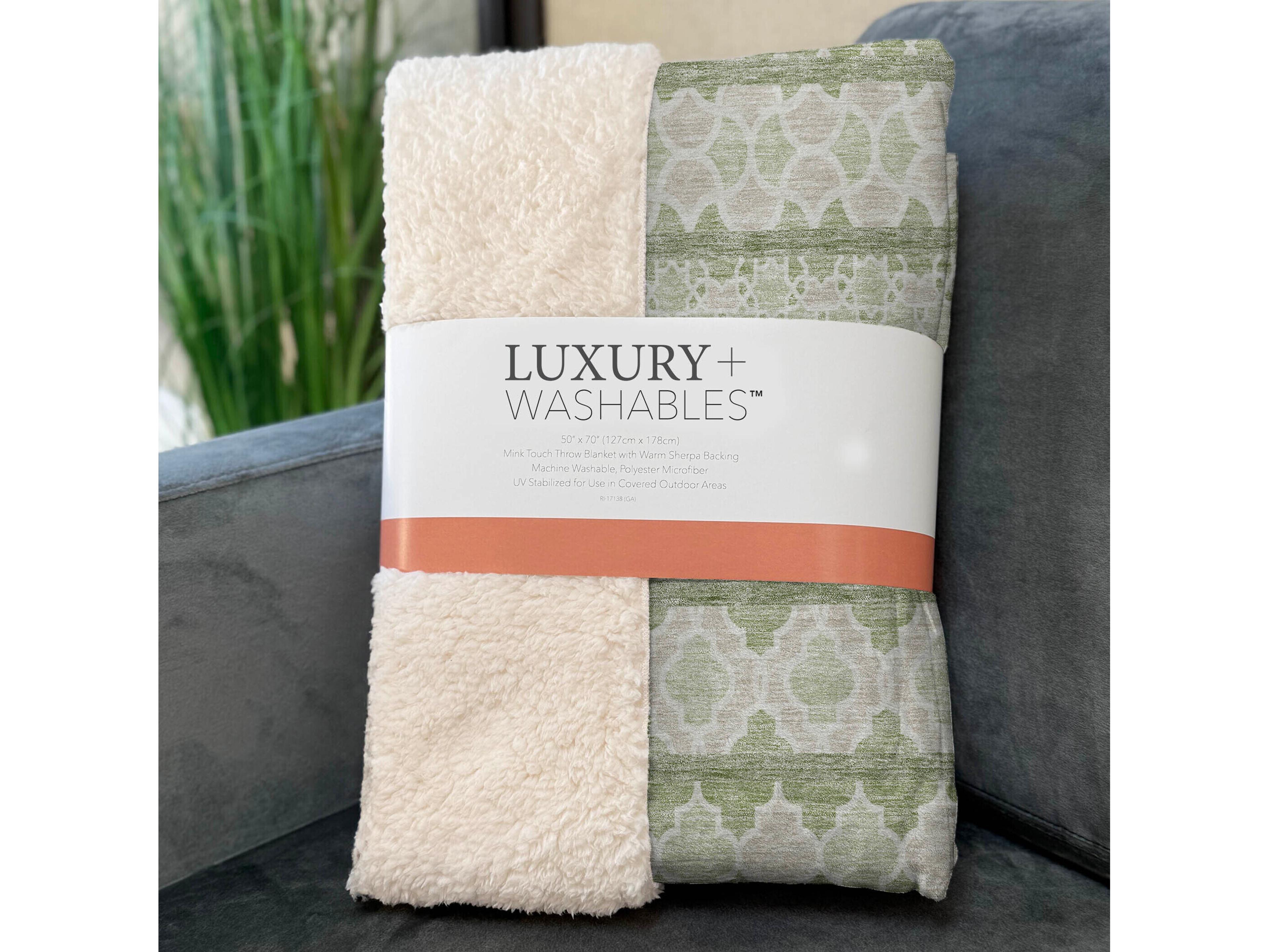 Dalyn Sherpa Green Polyester Throw