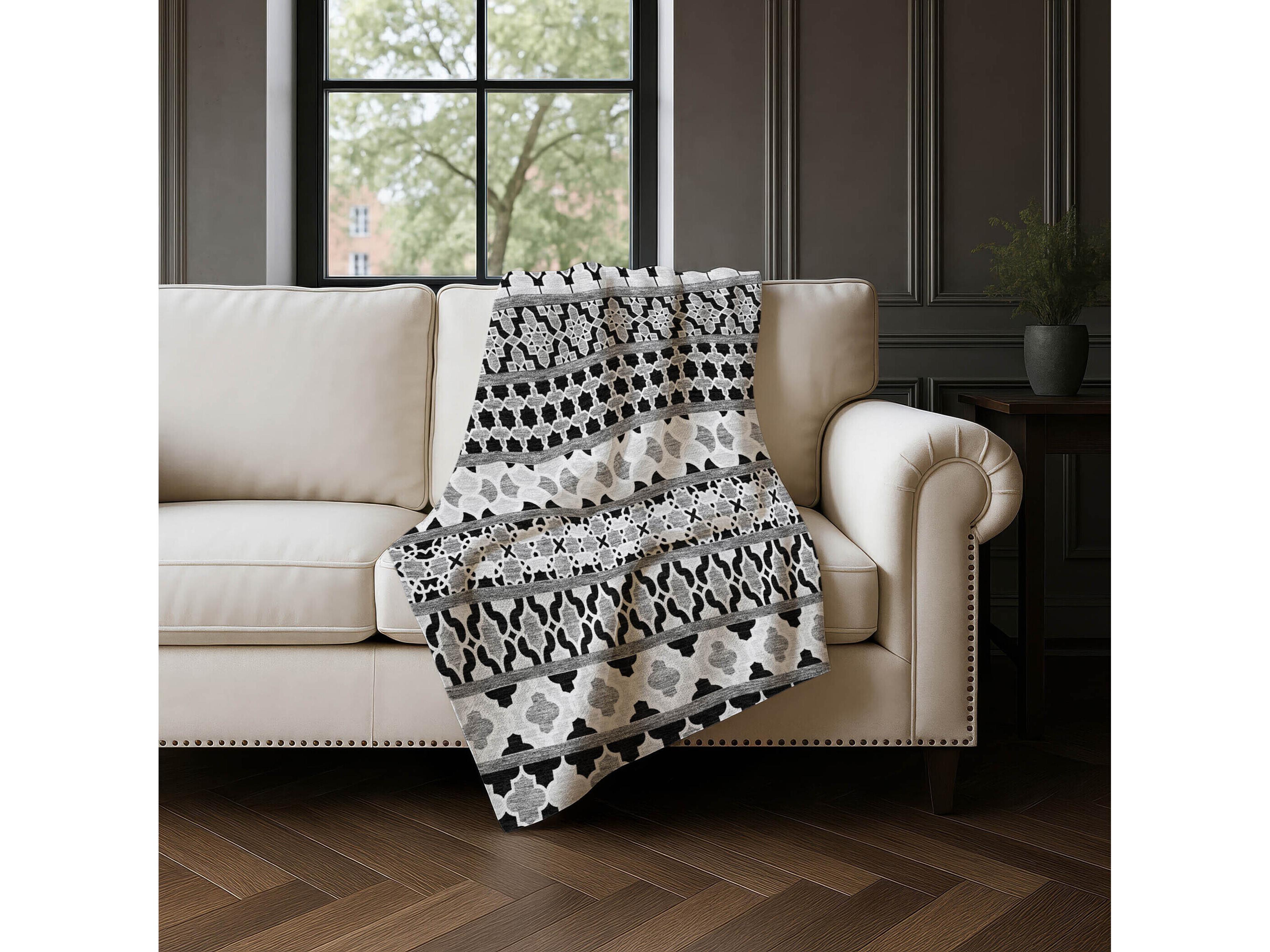 Dalyn Sherpa Black Polyester Throw