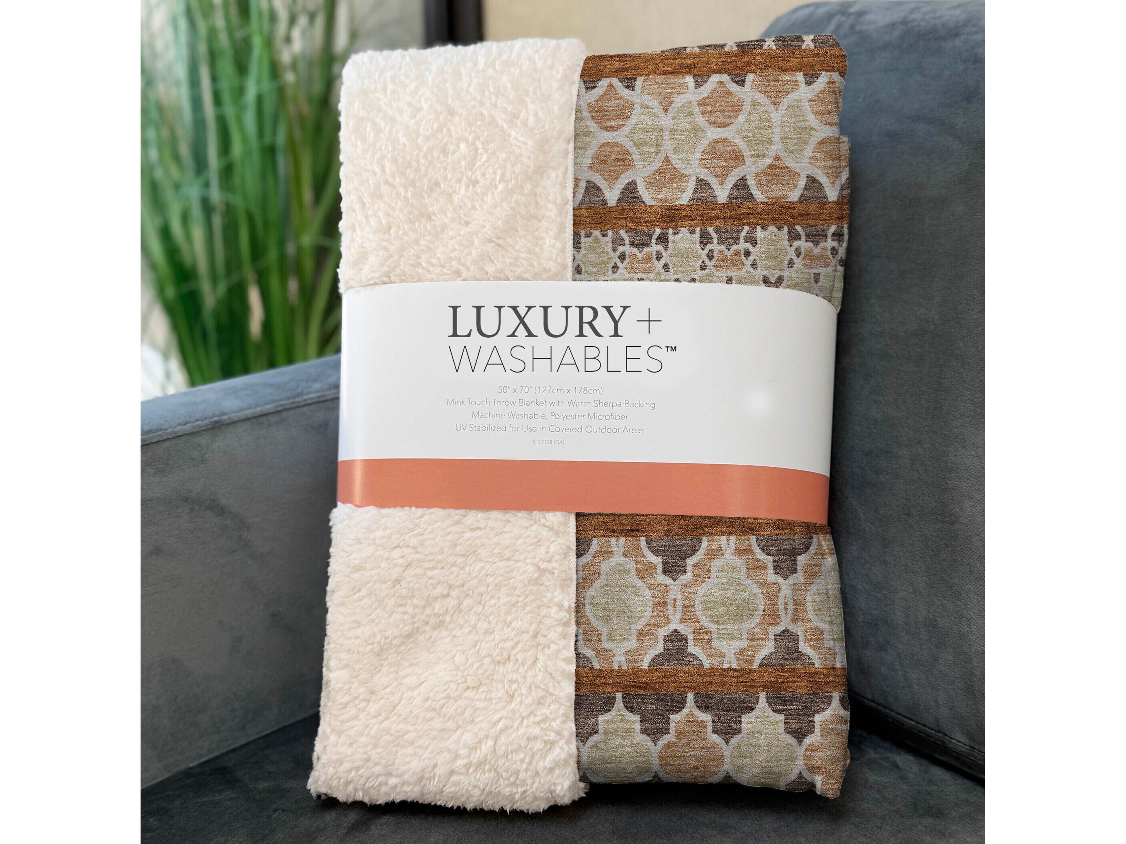 Dalyn Sherpa Brown Polyester Throw