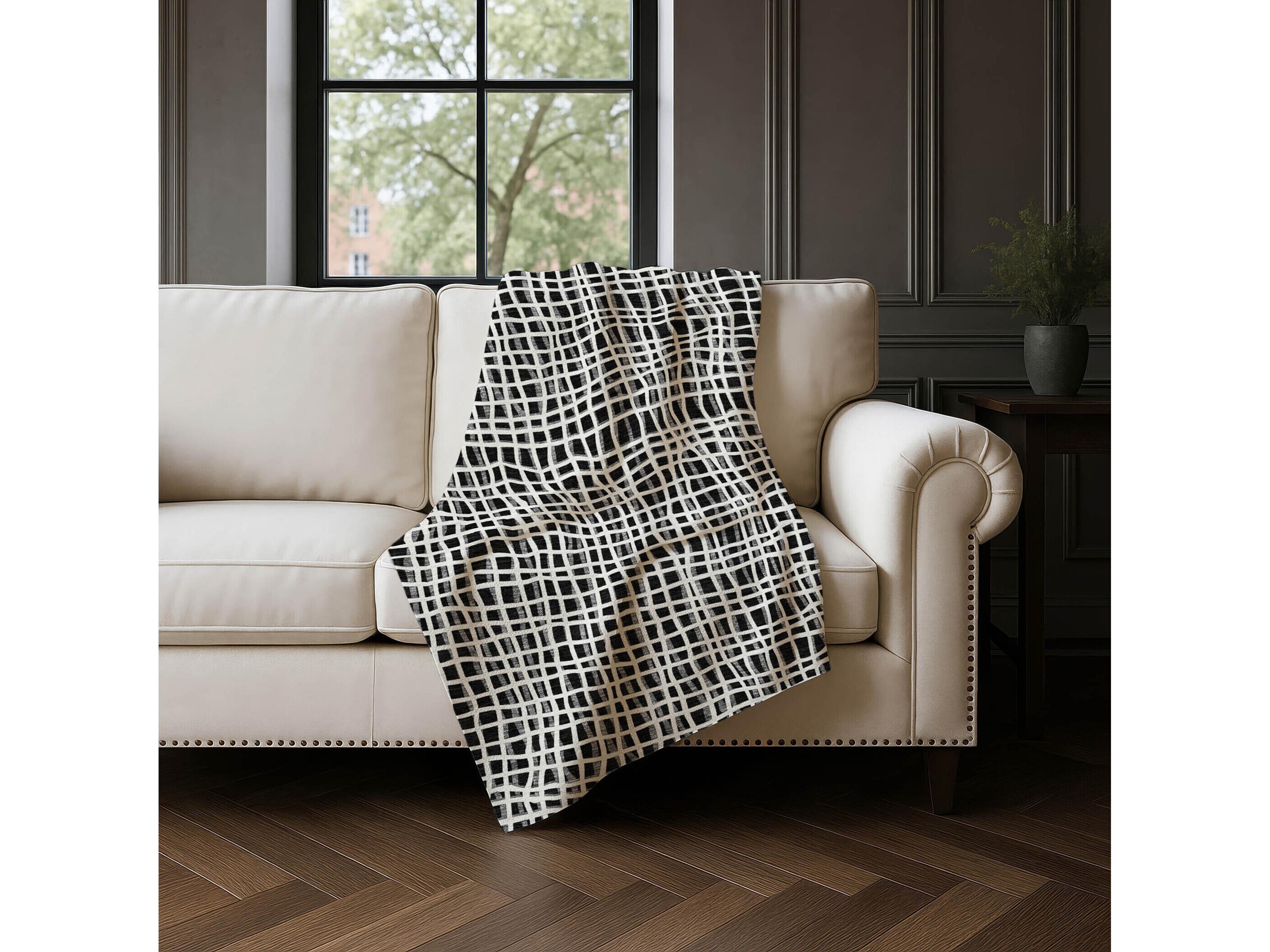 Dalyn Sherpa Black Polyester Throw
