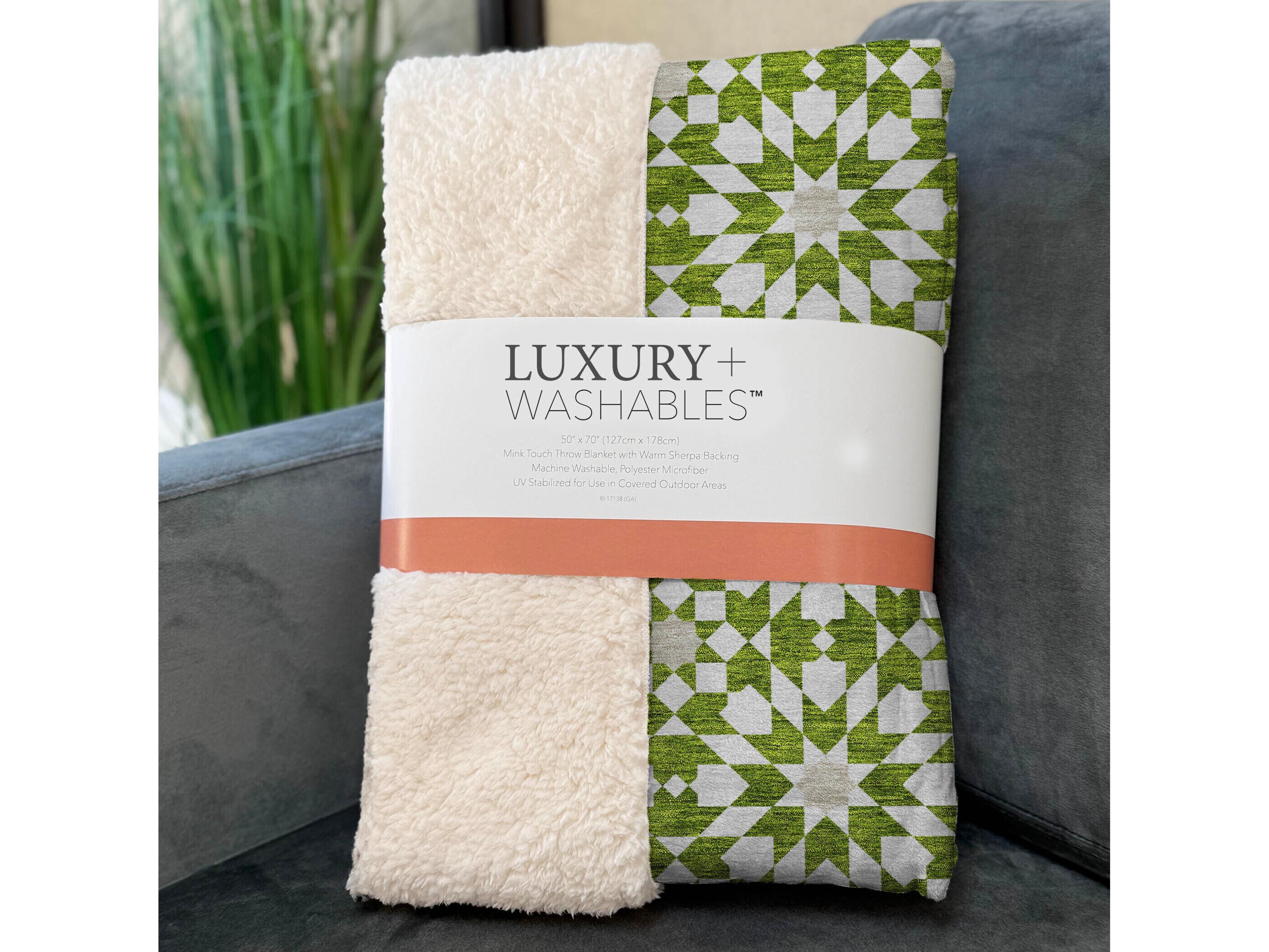 Dalyn Sherpa Green Polyester Throw