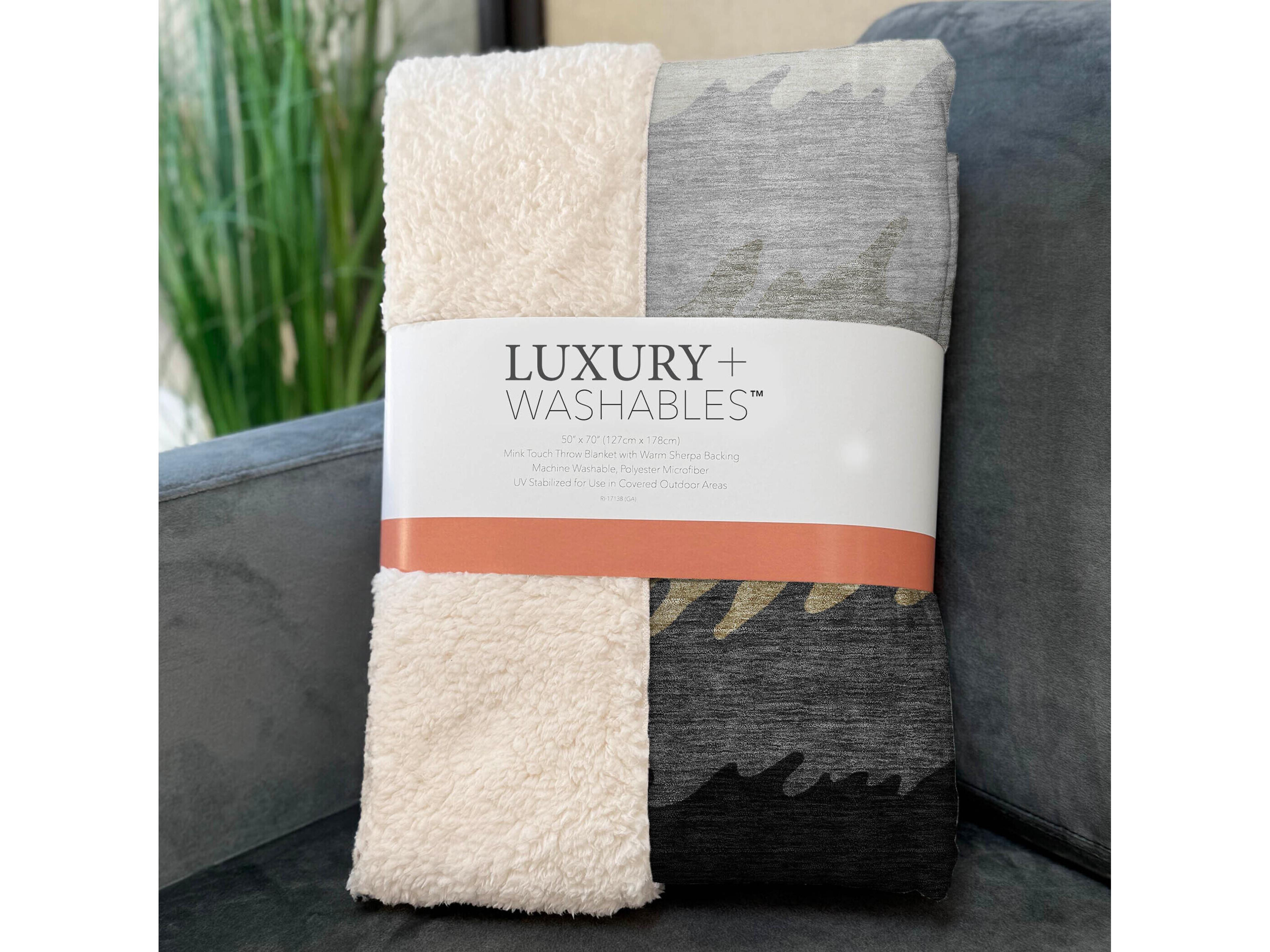 Dalyn Sherpa Black Polyester Throw