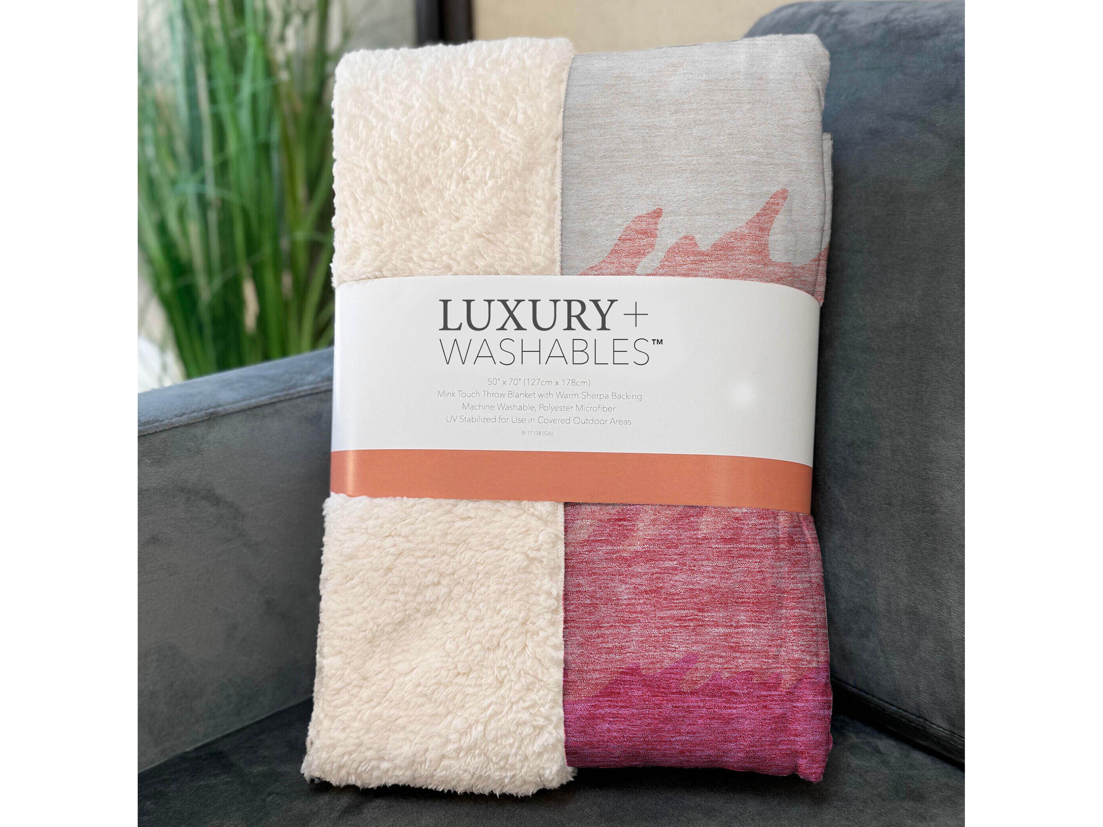 Dalyn Sherpa Pink Polyester Throw