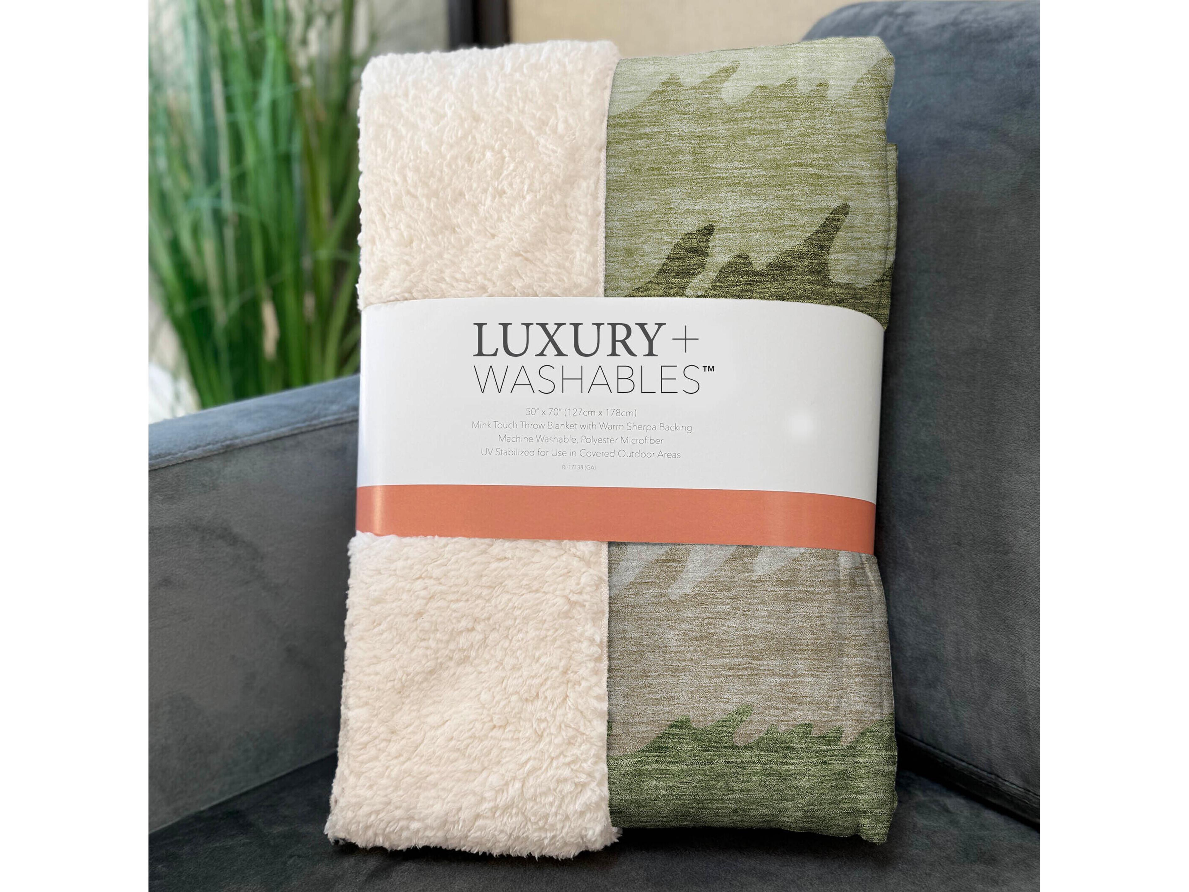 Dalyn Sherpa Green Polyester Throw