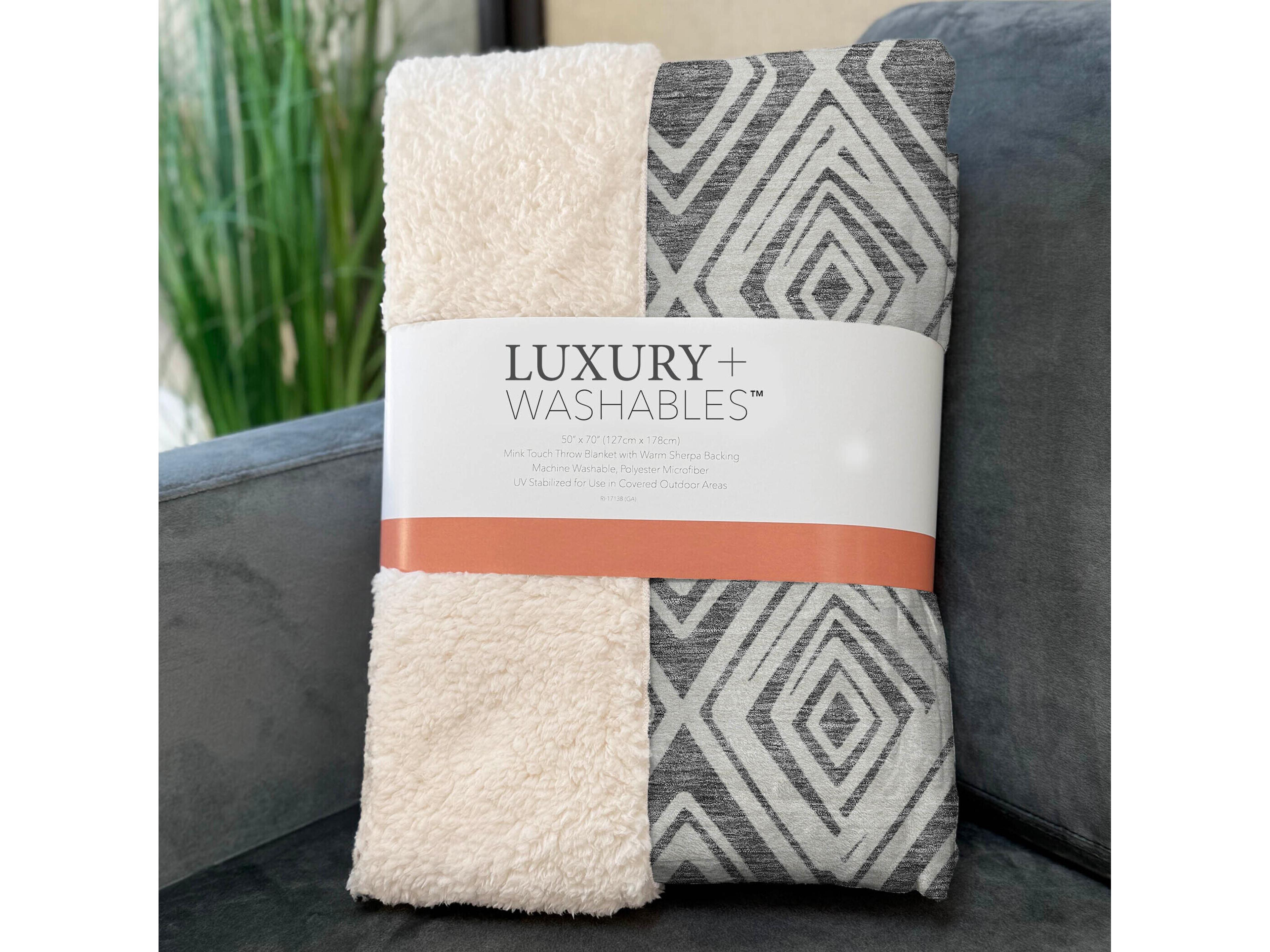 Dalyn Sherpa Gray Polyester Throw