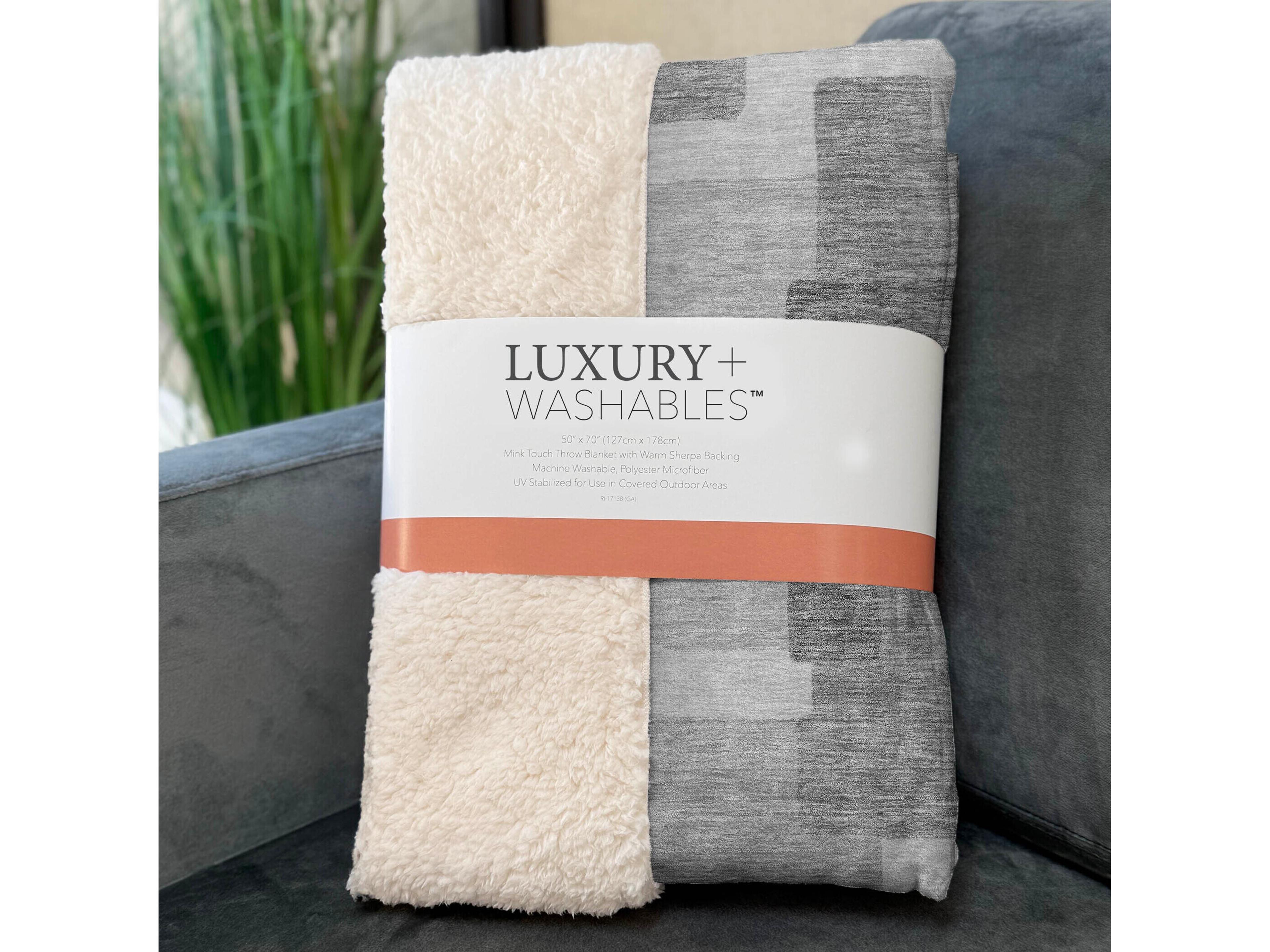 Dalyn Sherpa Gray Polyester Throw