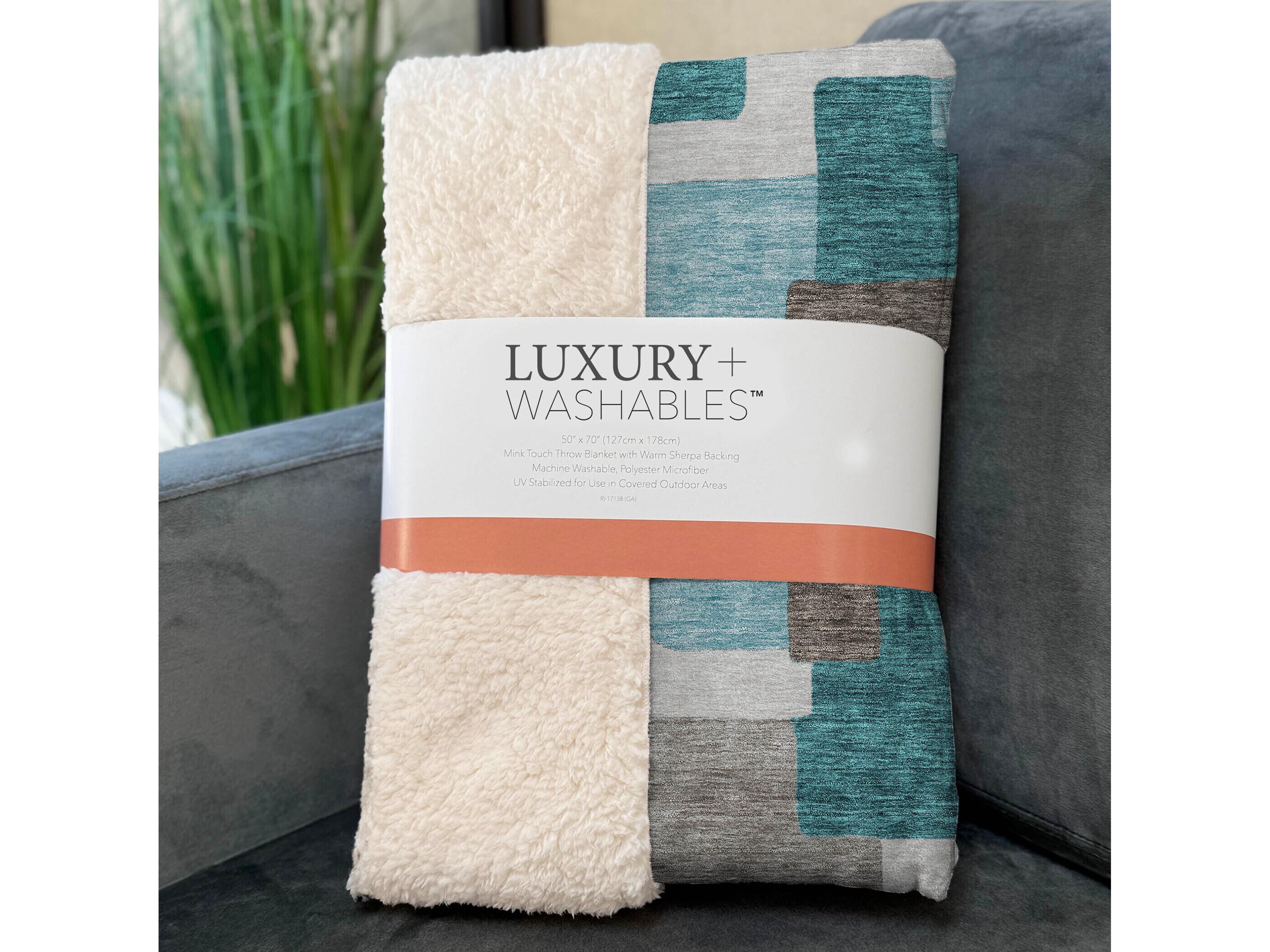 Dalyn Sherpa Teal Polyester Throw