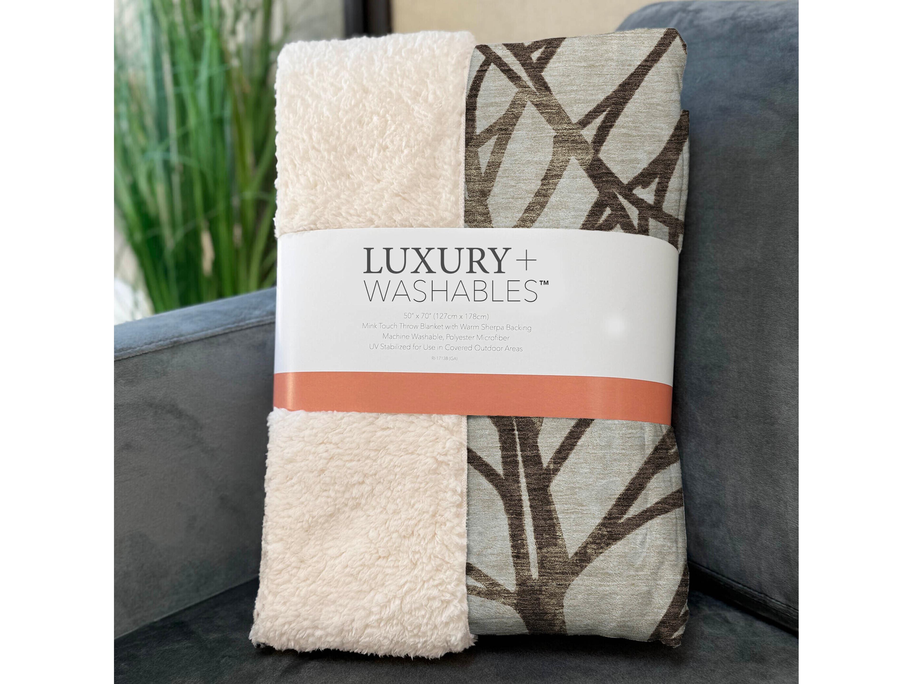 Dalyn Sherpa Brown Polyester Throw