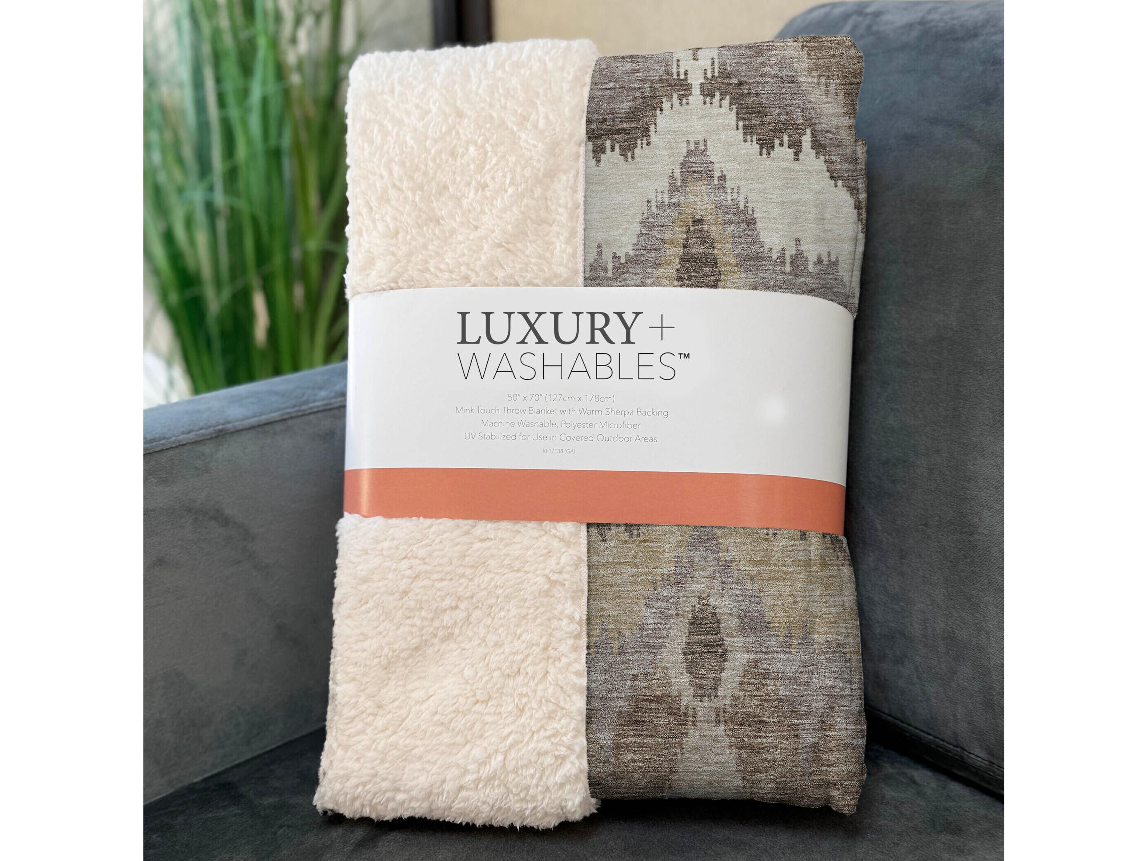 Dalyn Sherpa Brown Polyester Throw