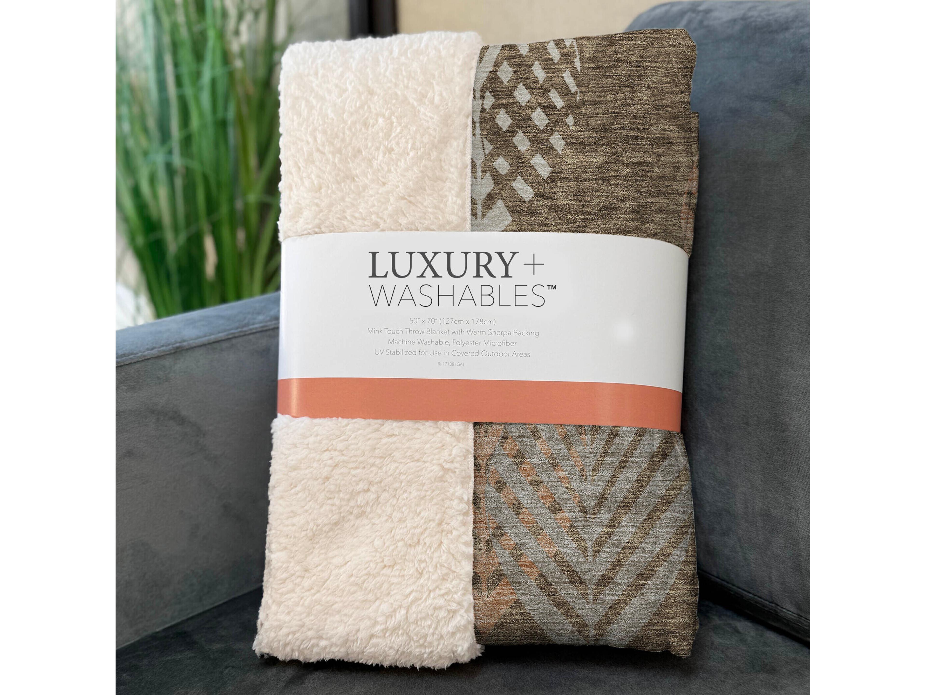 Dalyn Sherpa Brown Polyester Throw