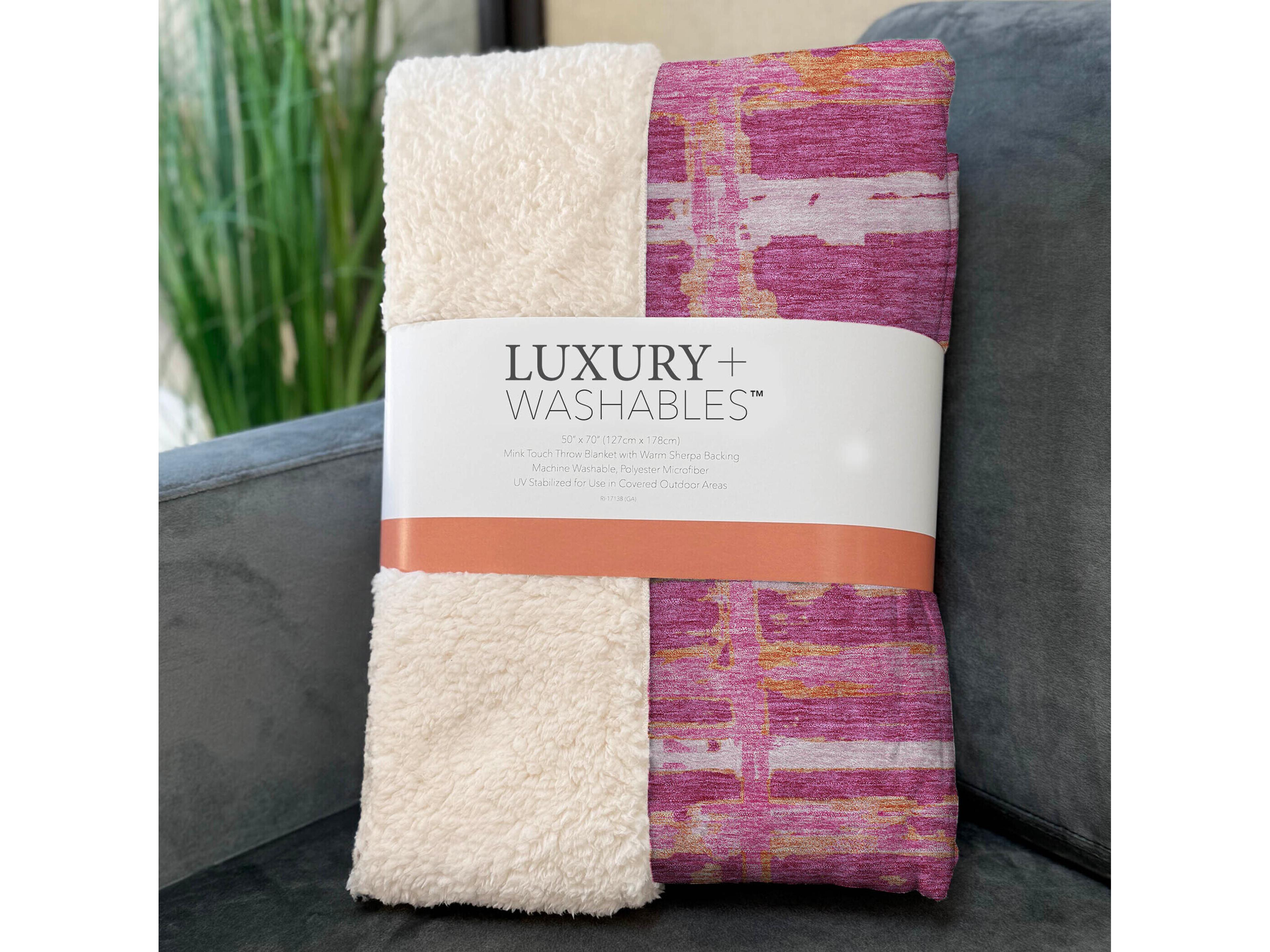 Dalyn Sherpa Pink Polyester Throw