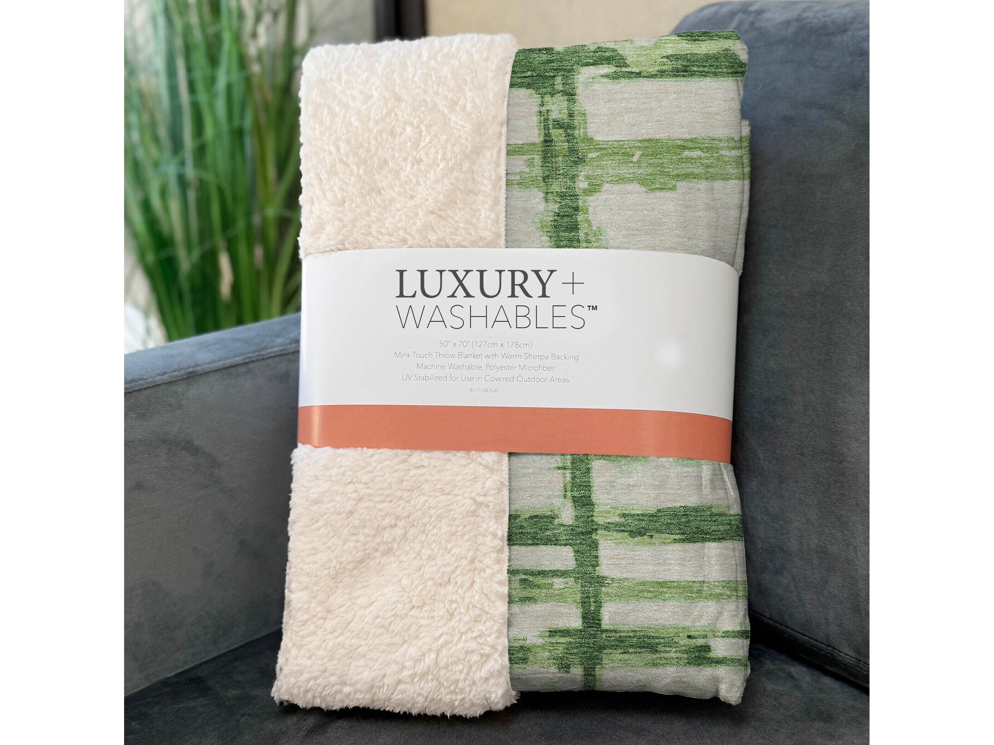 Dalyn Sherpa Green Polyester Throw