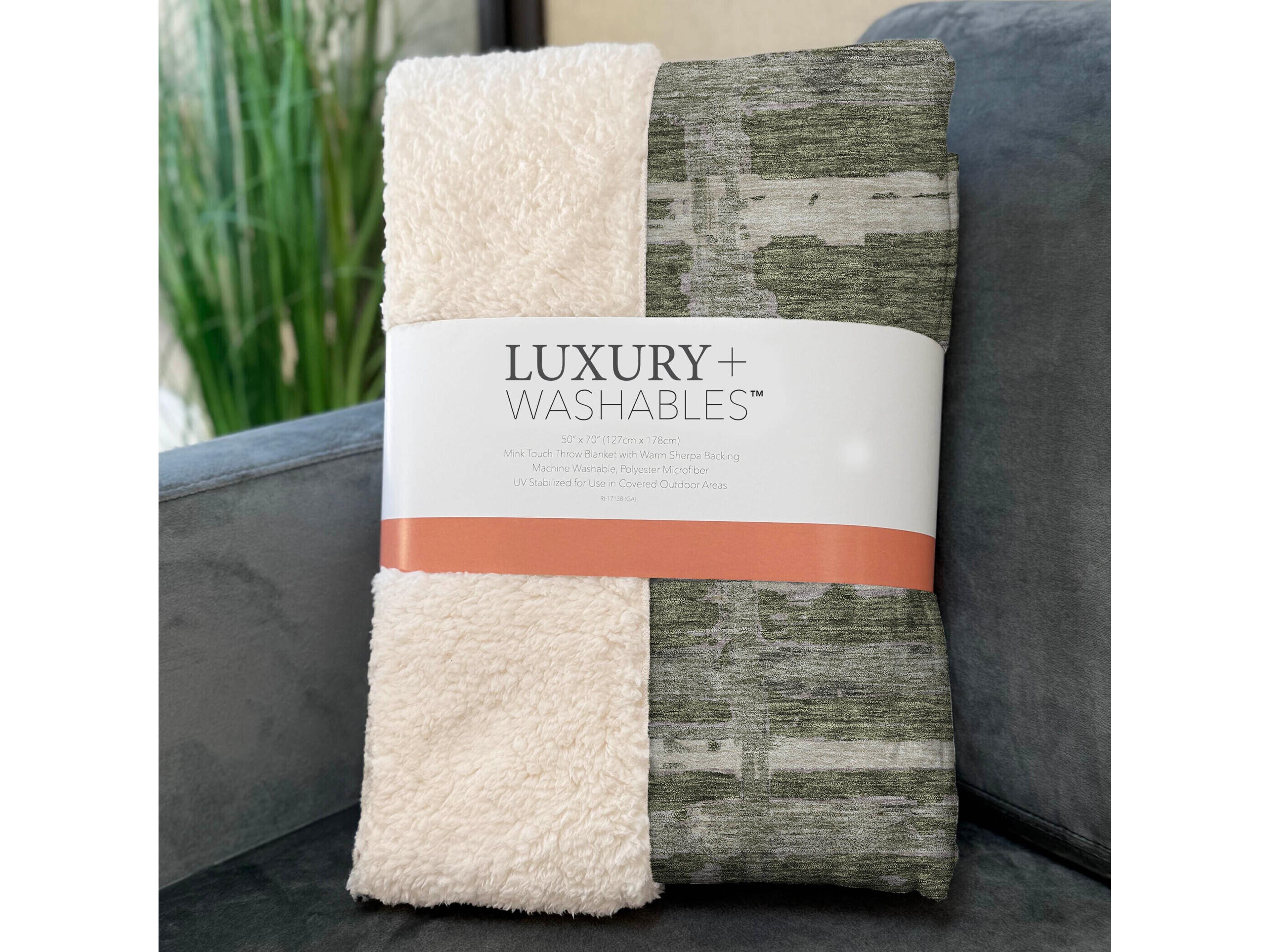 Dalyn Sherpa Green Polyester Throw