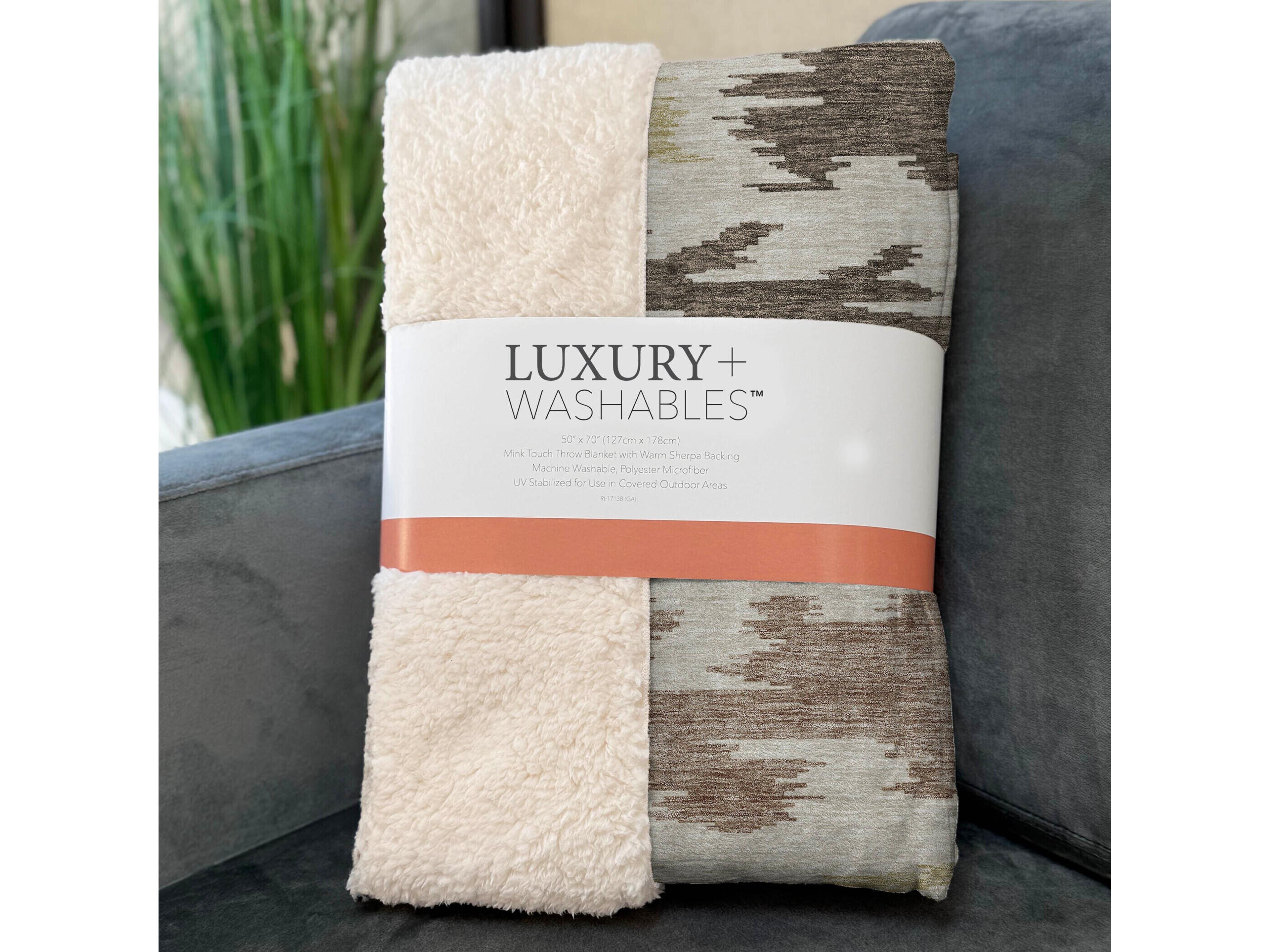 Dalyn Sherpa Brown Polyester Throw