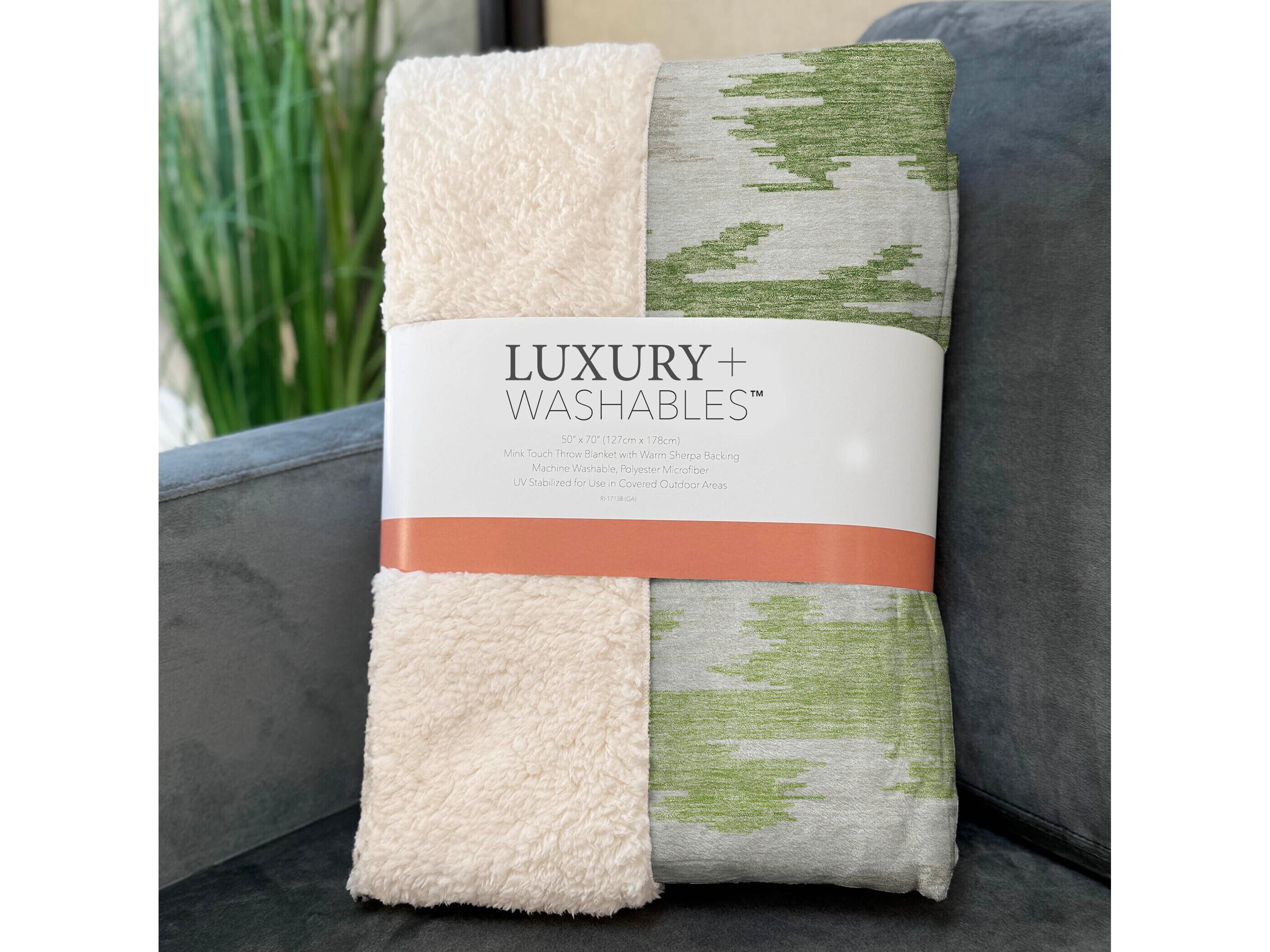 Dalyn Sherpa Green Polyester Throw