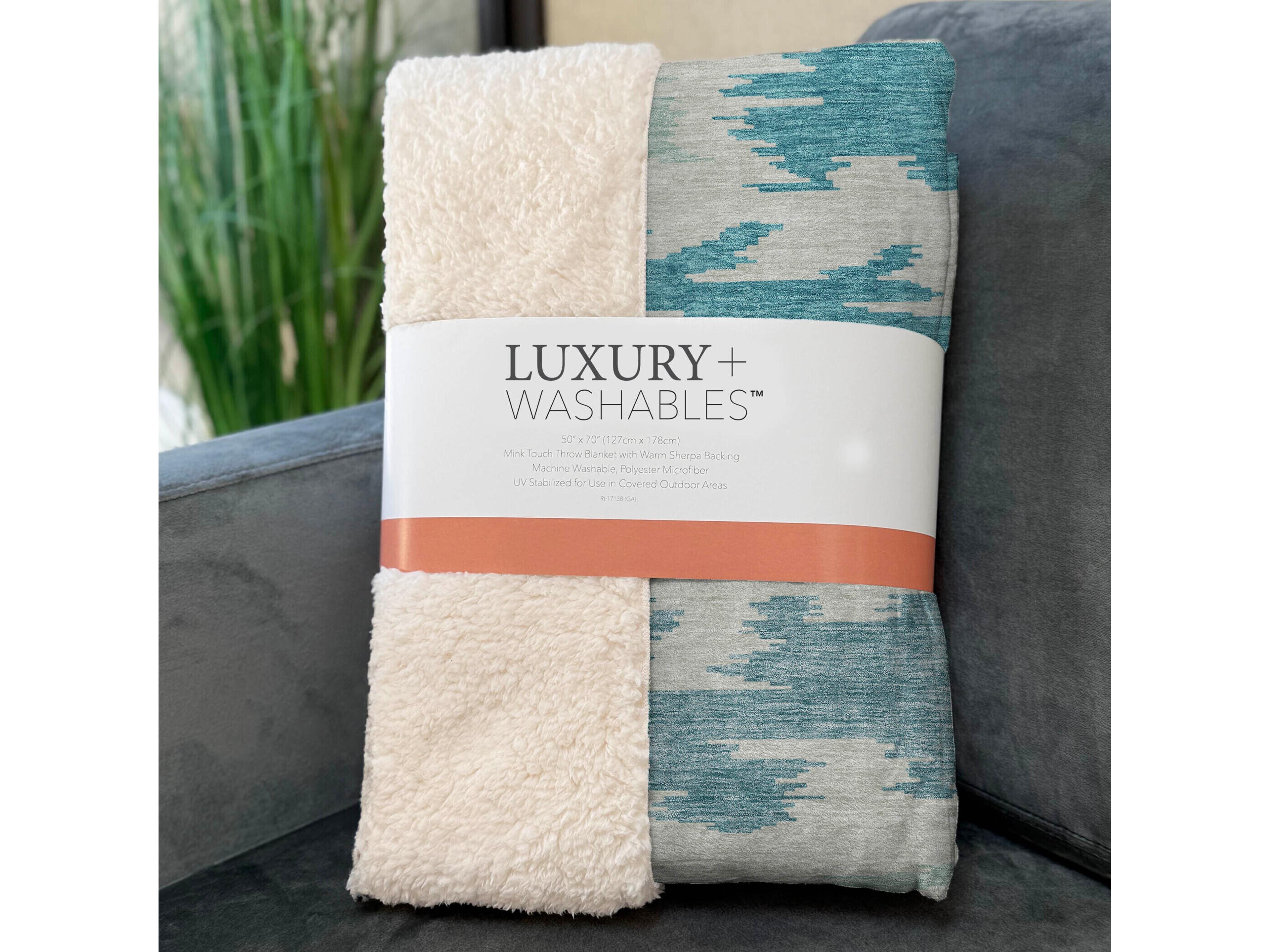 Dalyn Sherpa Teal Polyester Throw