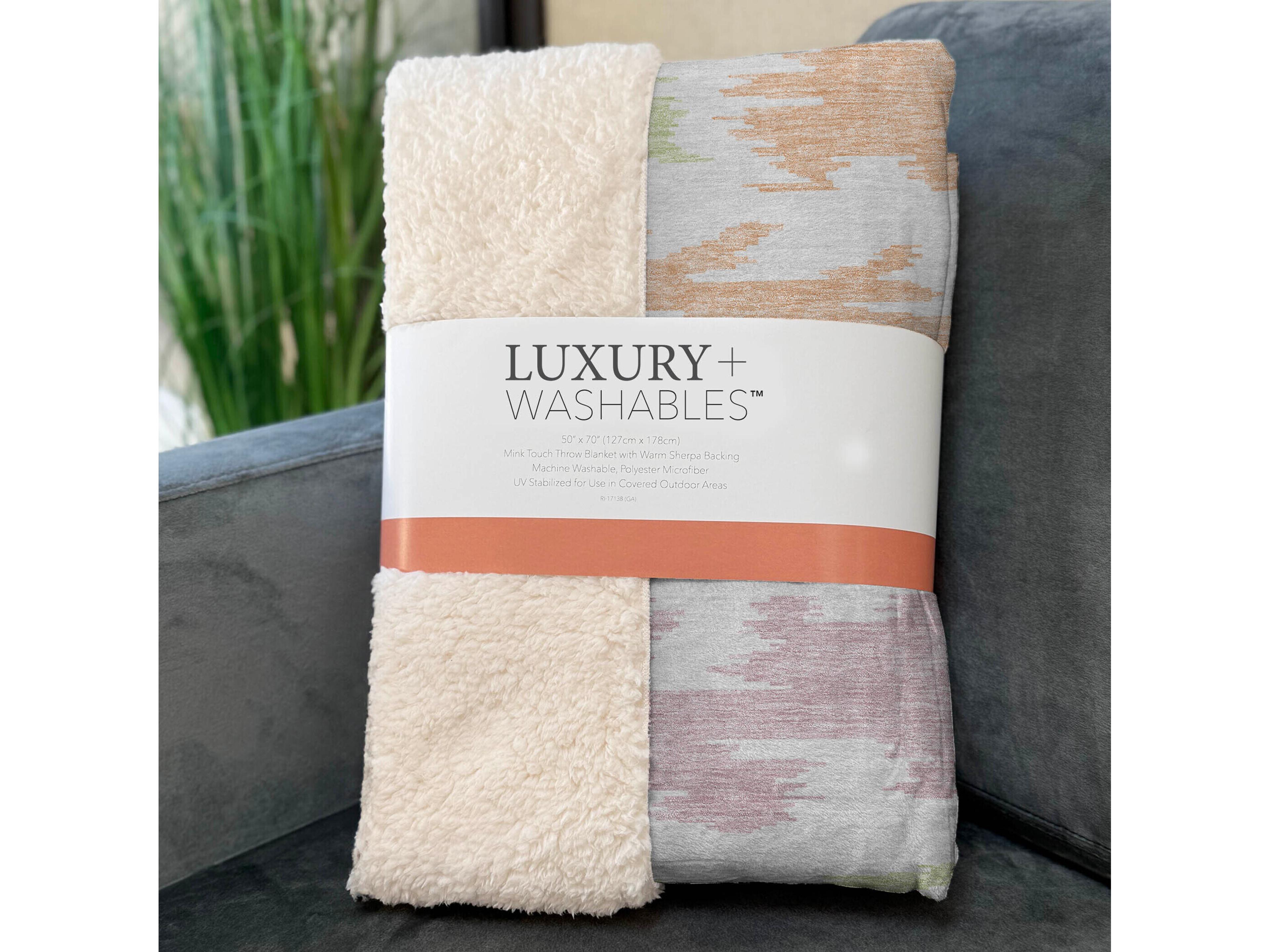 Dalyn Sherpa Ivory Polyester Throw