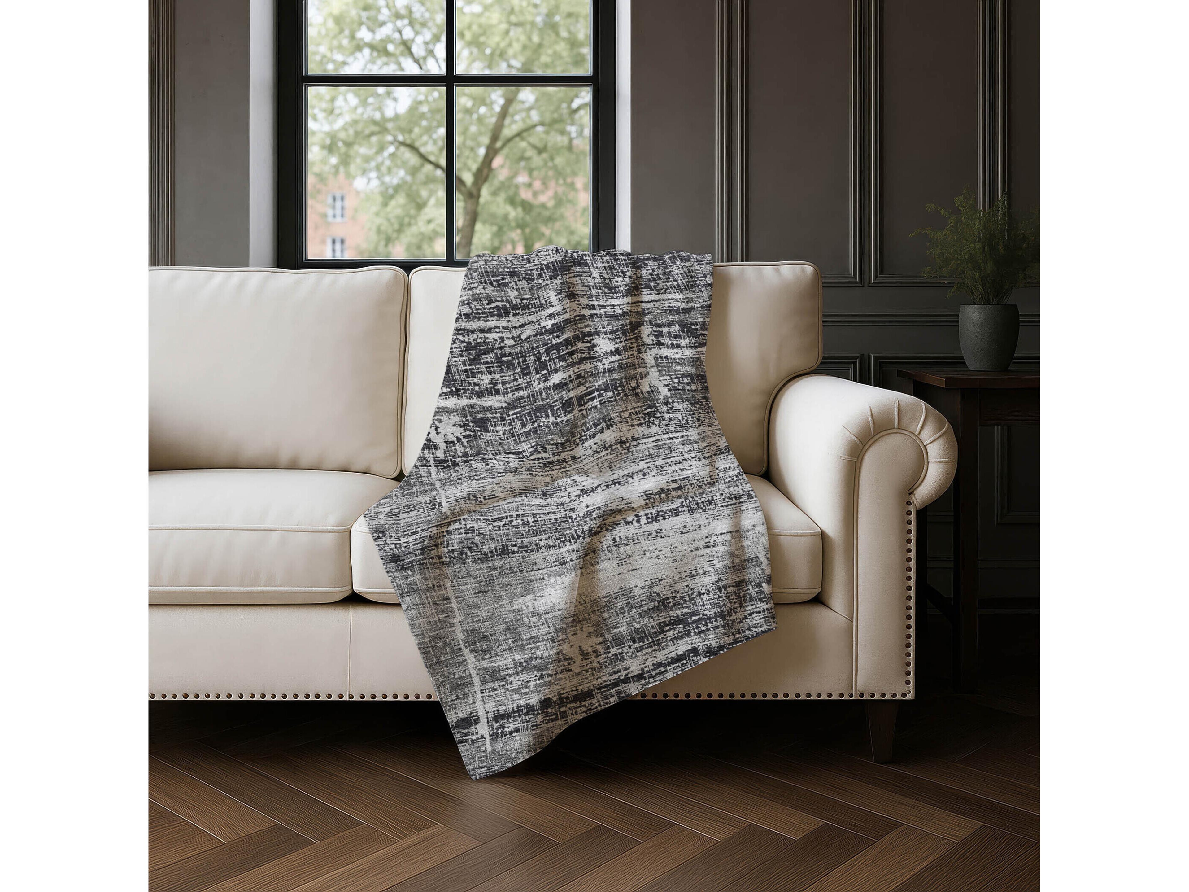 Dalyn Sherpa Black Polyester Throw