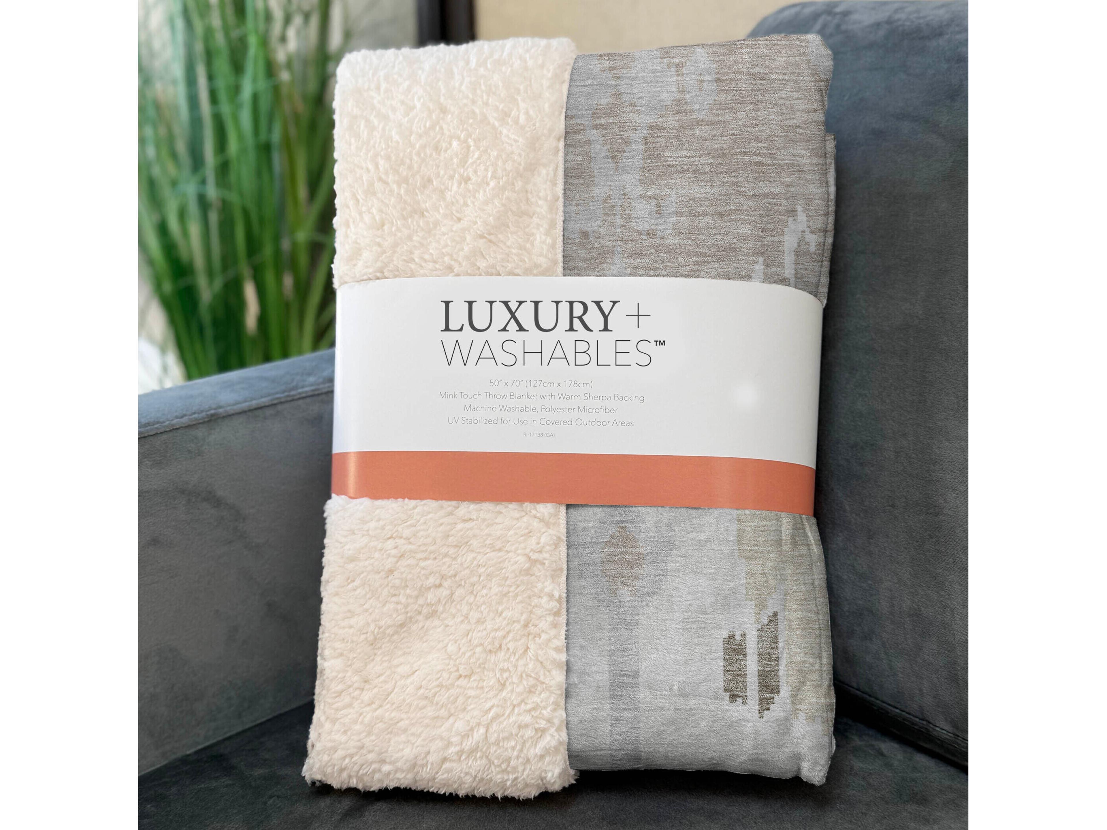 Dalyn Sherpa Ivory Polyester Throw