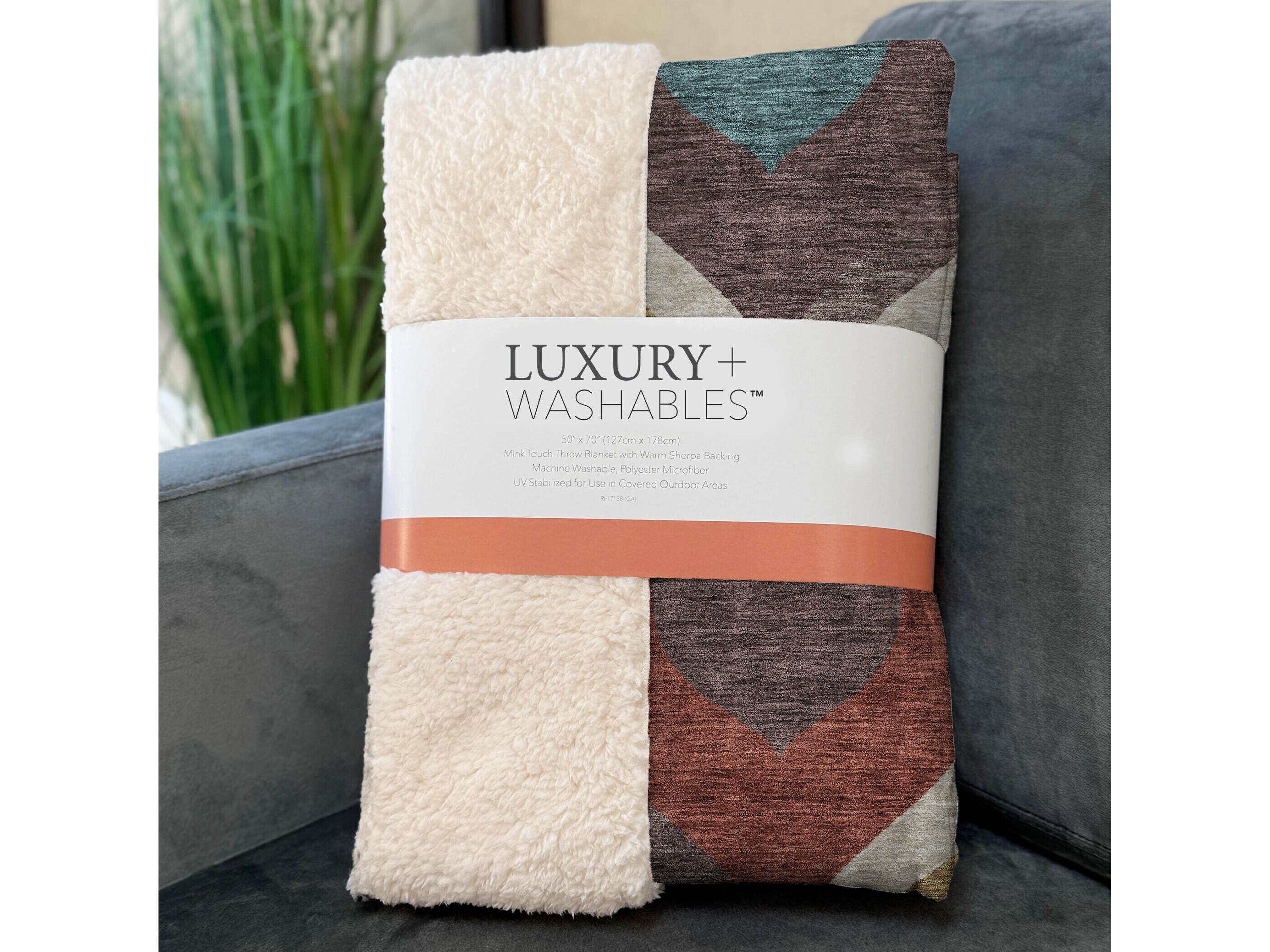 Dalyn Sherpa Brown Polyester Throw