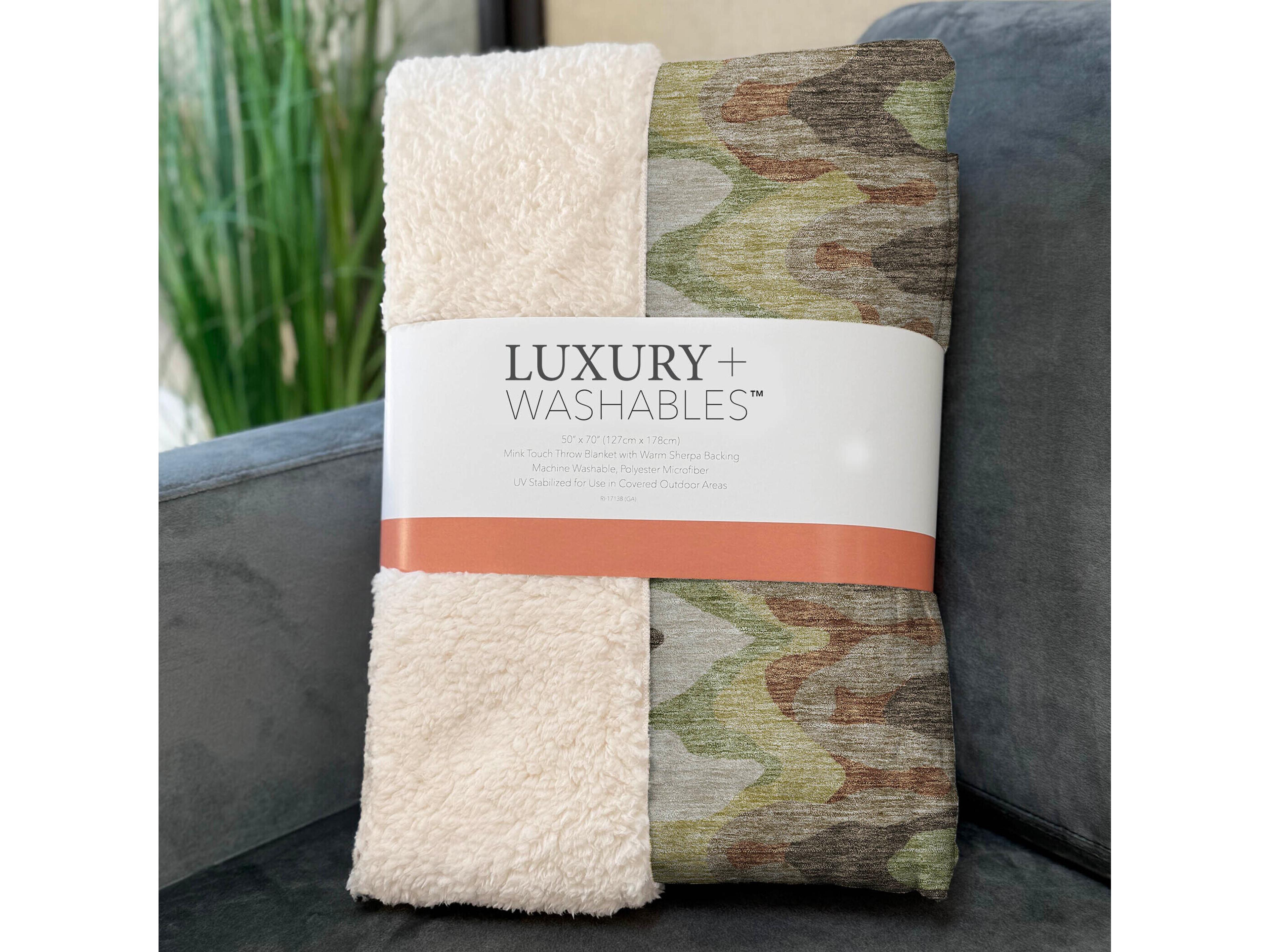 Dalyn Sherpa Brown Polyester Throw