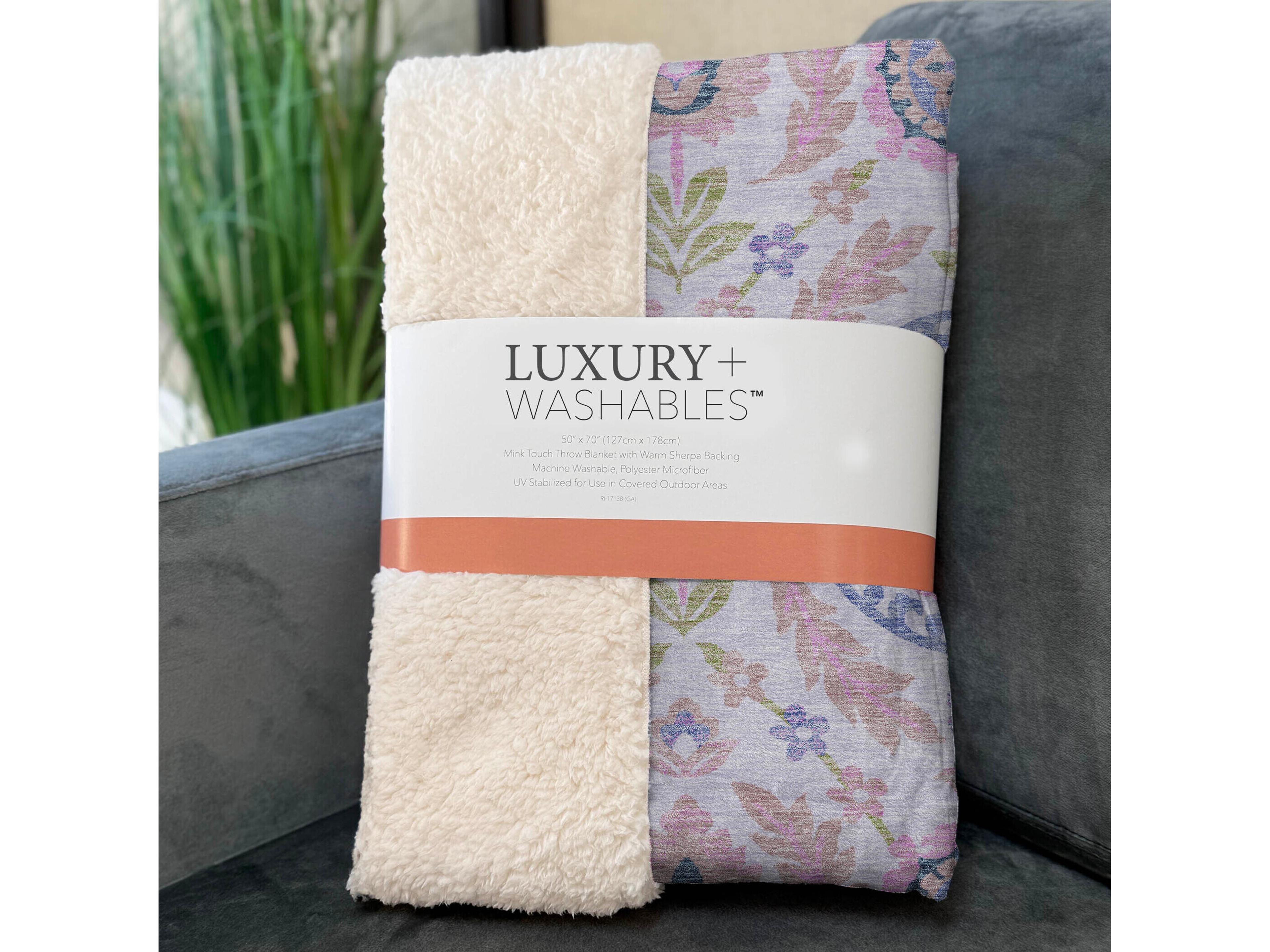 Dalyn Sherpa Pink Polyester Throw