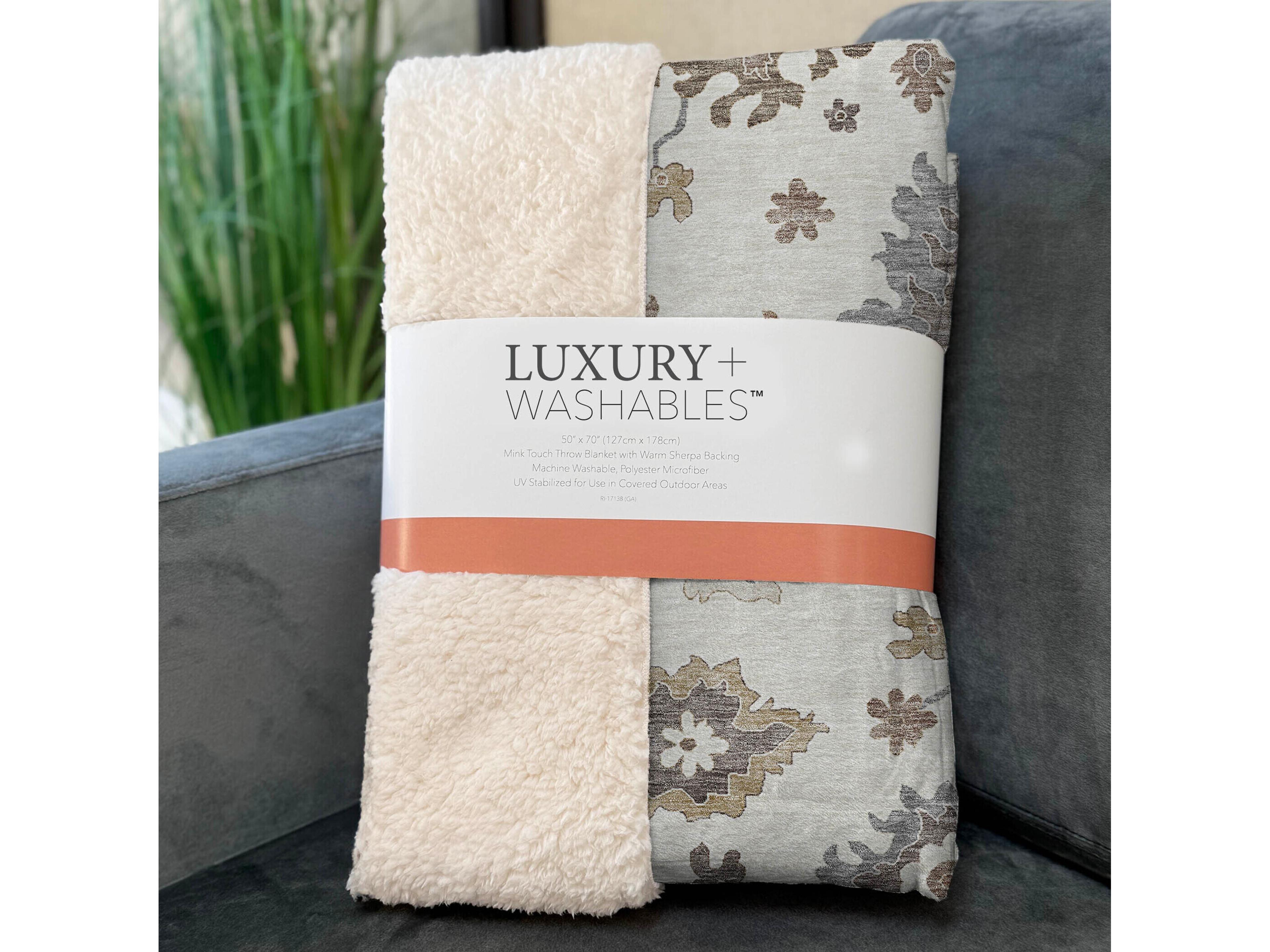 Dalyn Sherpa Ivory Polyester Throw