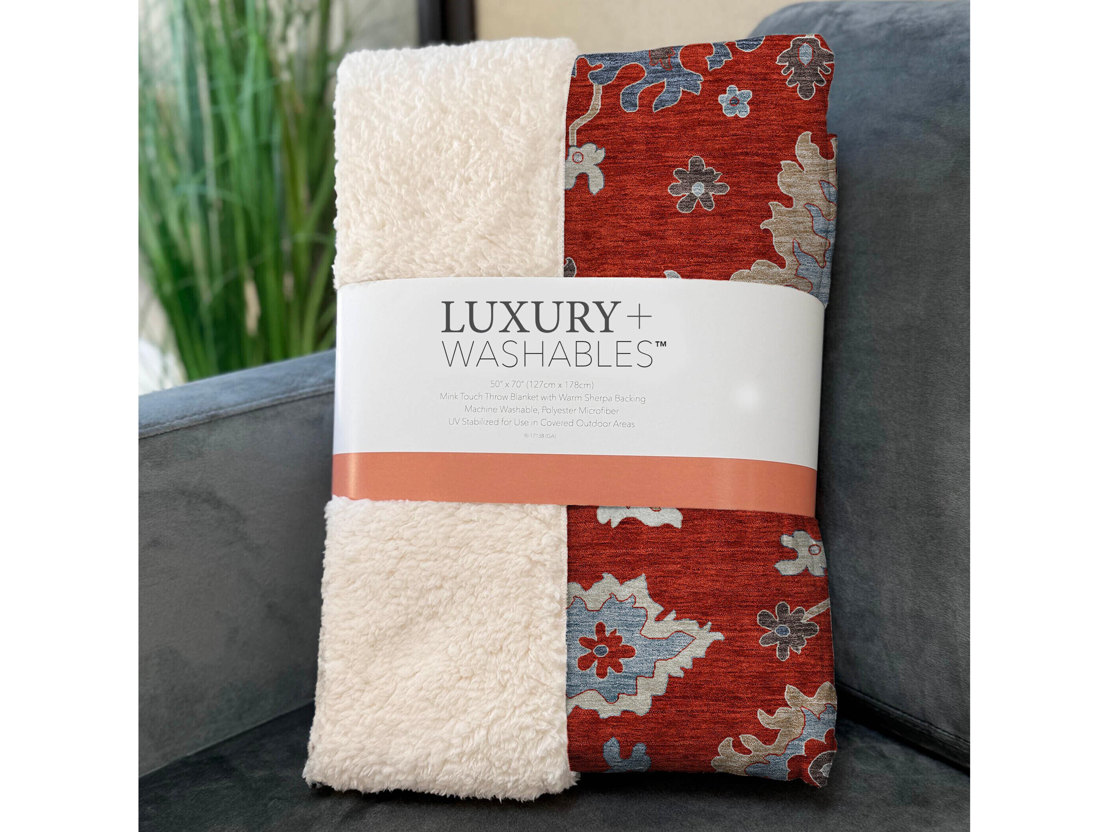 Dalyn Sherpa Red Polyester Throw