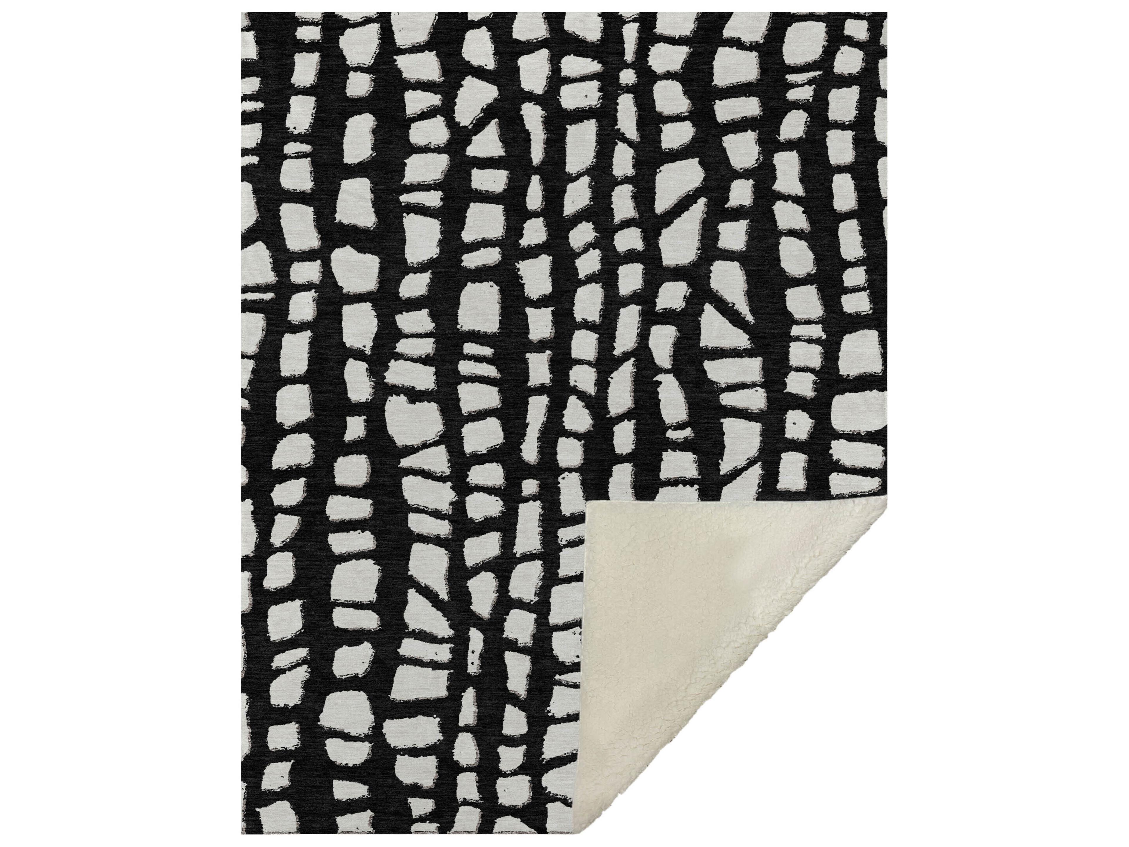 Dalyn Sherpa Black Polyester Throw