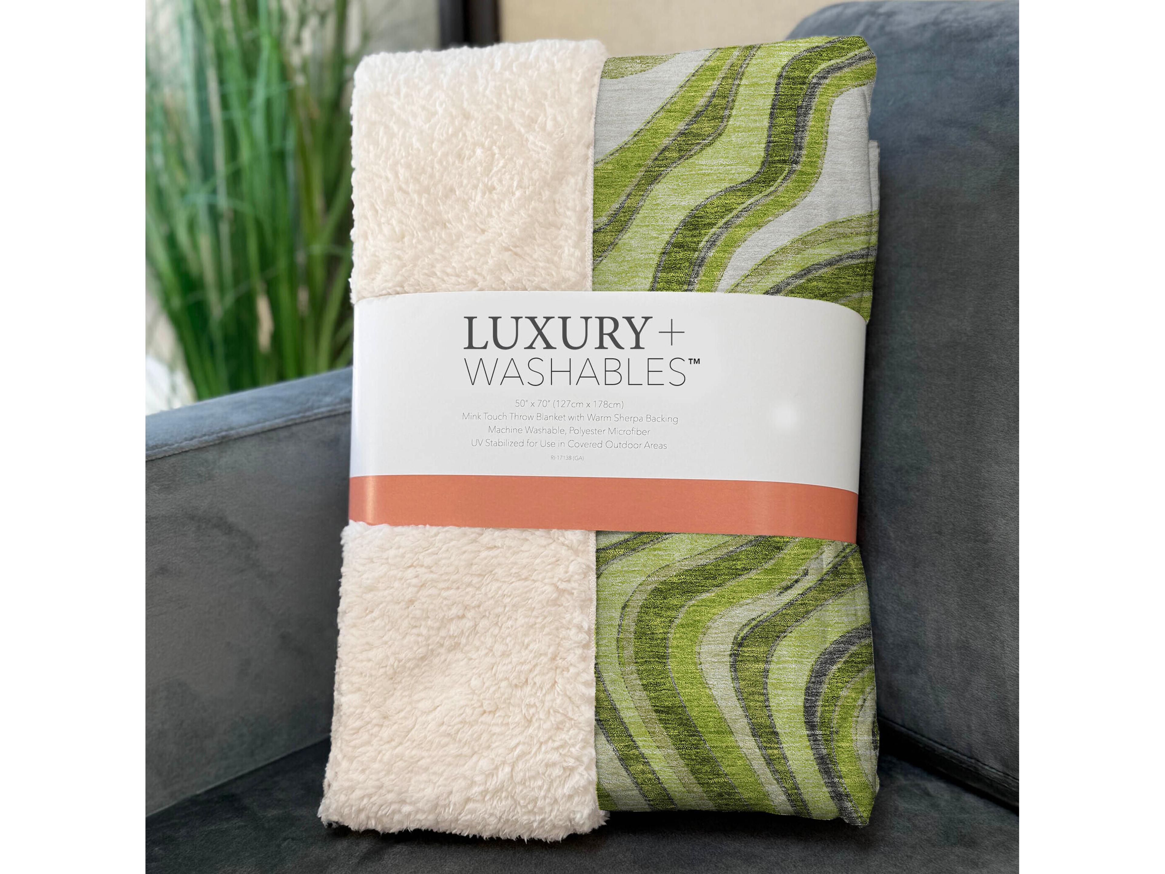 Dalyn Sherpa Green Polyester Throw