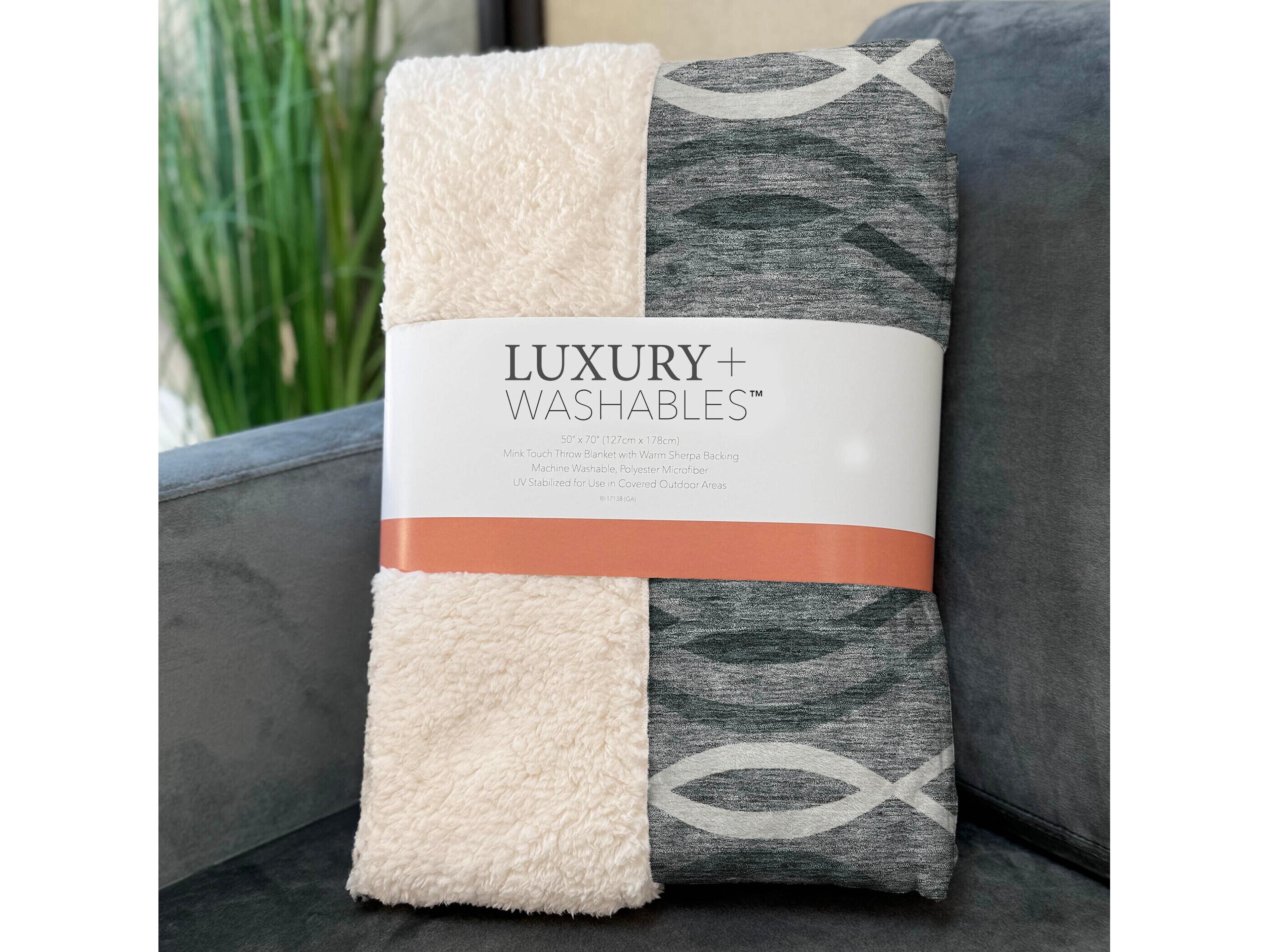 Dalyn Sherpa Gray Polyester Throw