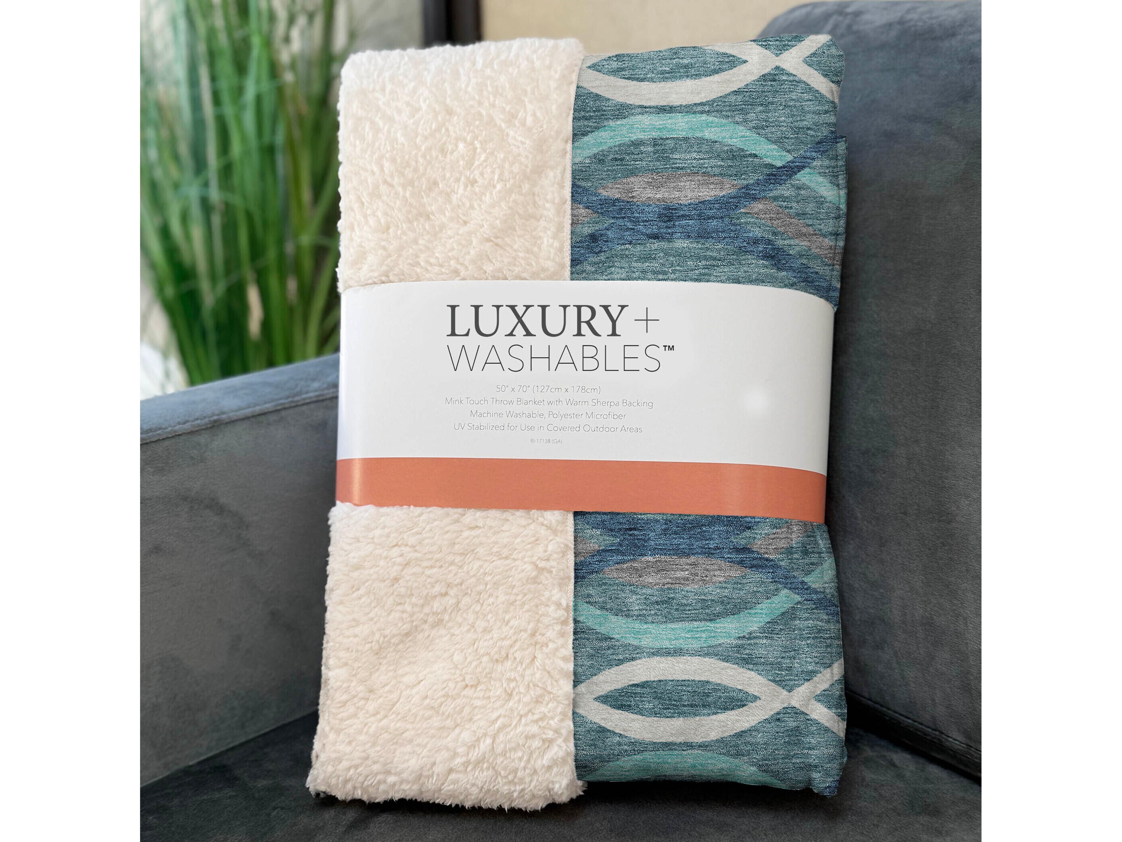 Dalyn Sherpa Teal Polyester Throw