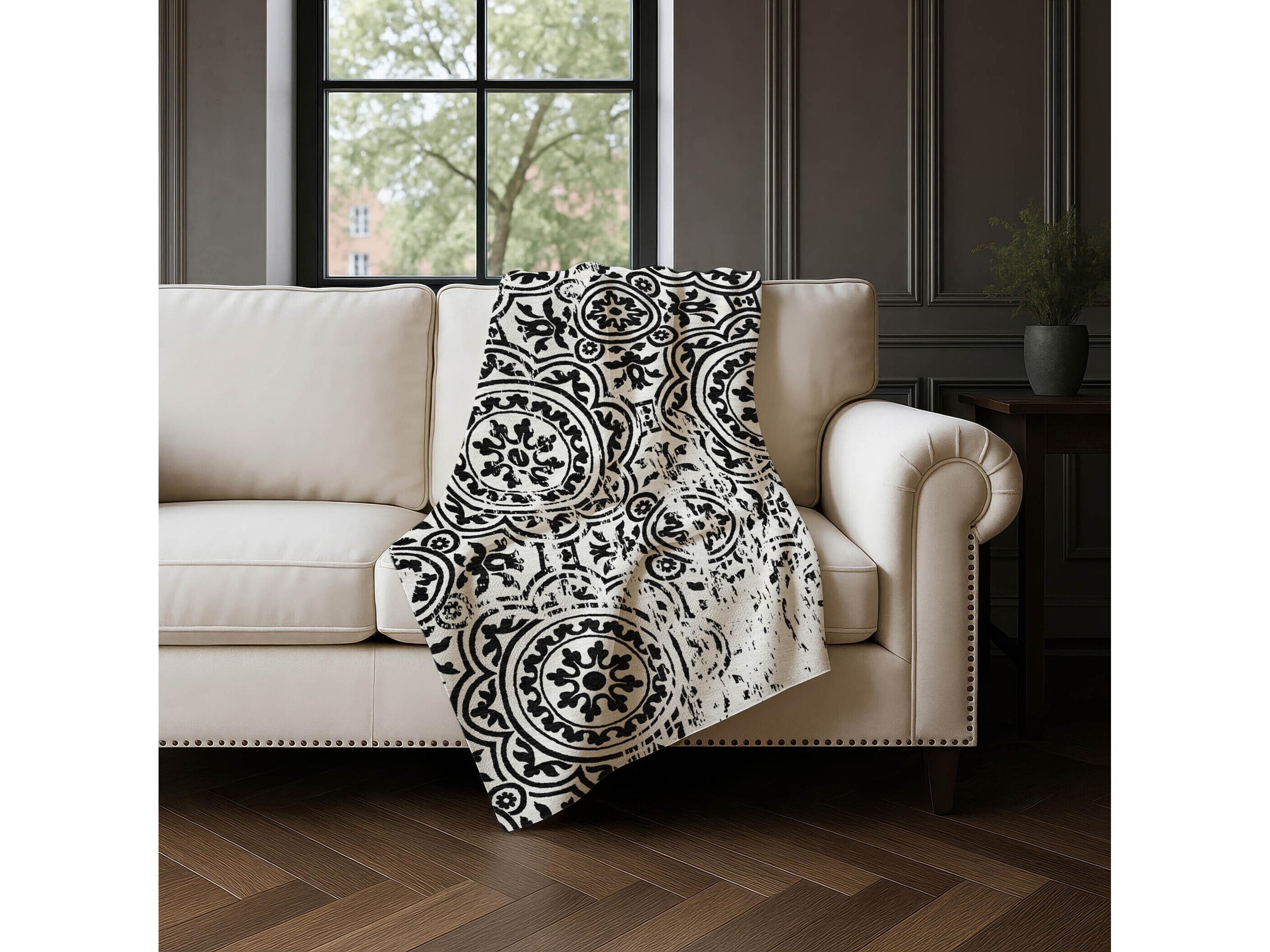 Dalyn Sherpa Black Polyester Throw