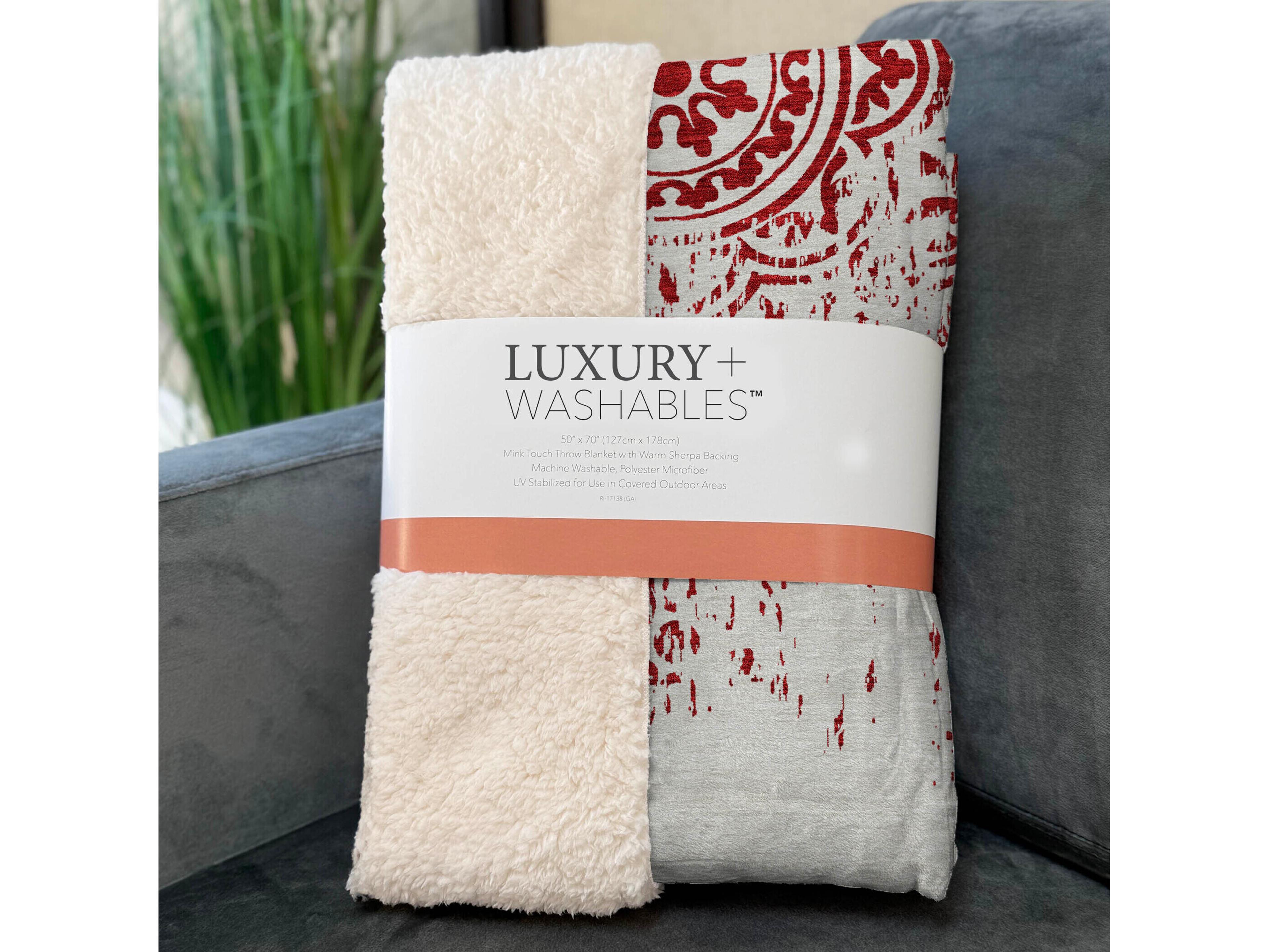 Dalyn Sherpa Red Polyester Throw