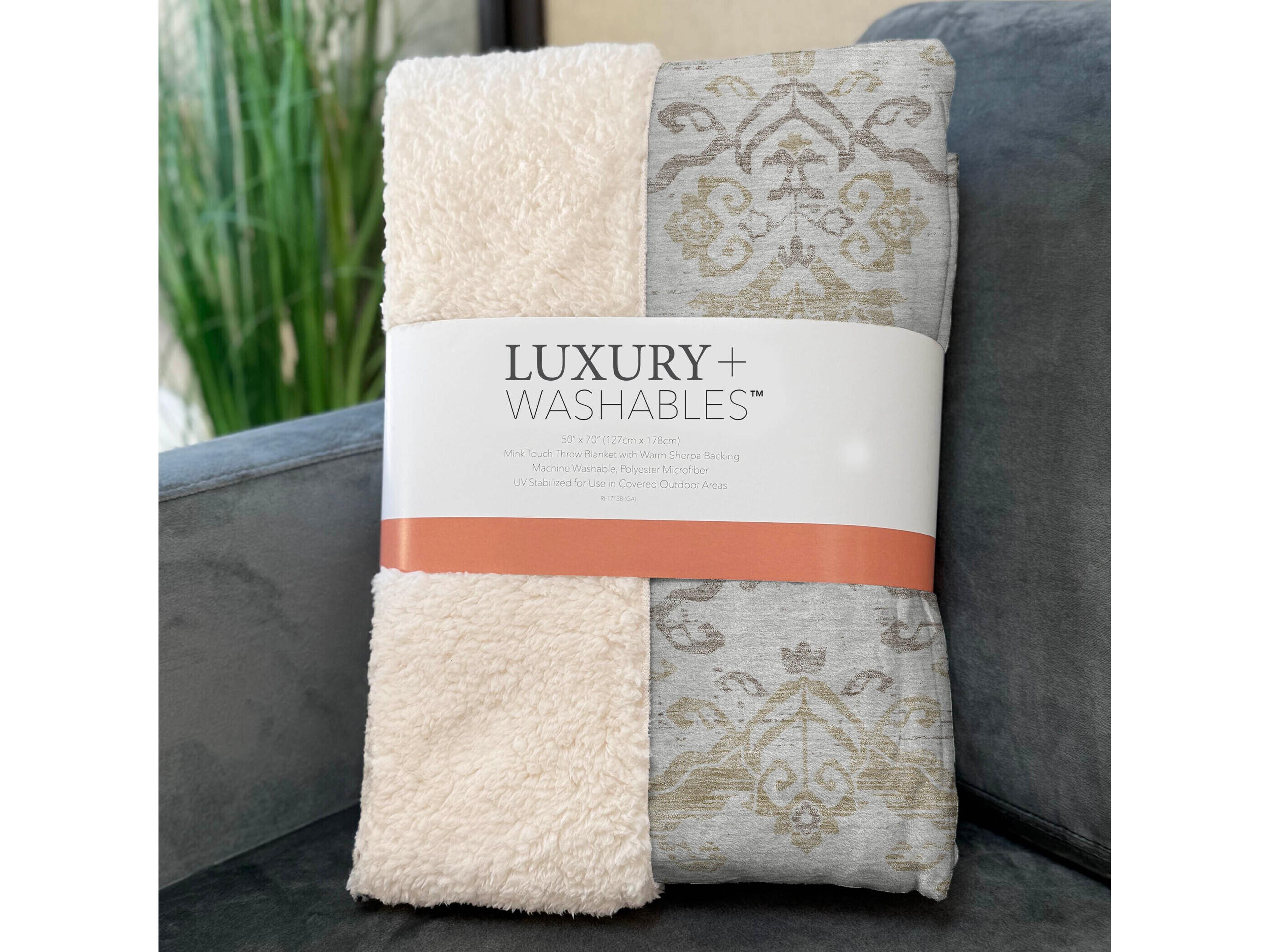 Dalyn Sherpa Ivory Polyester Throw