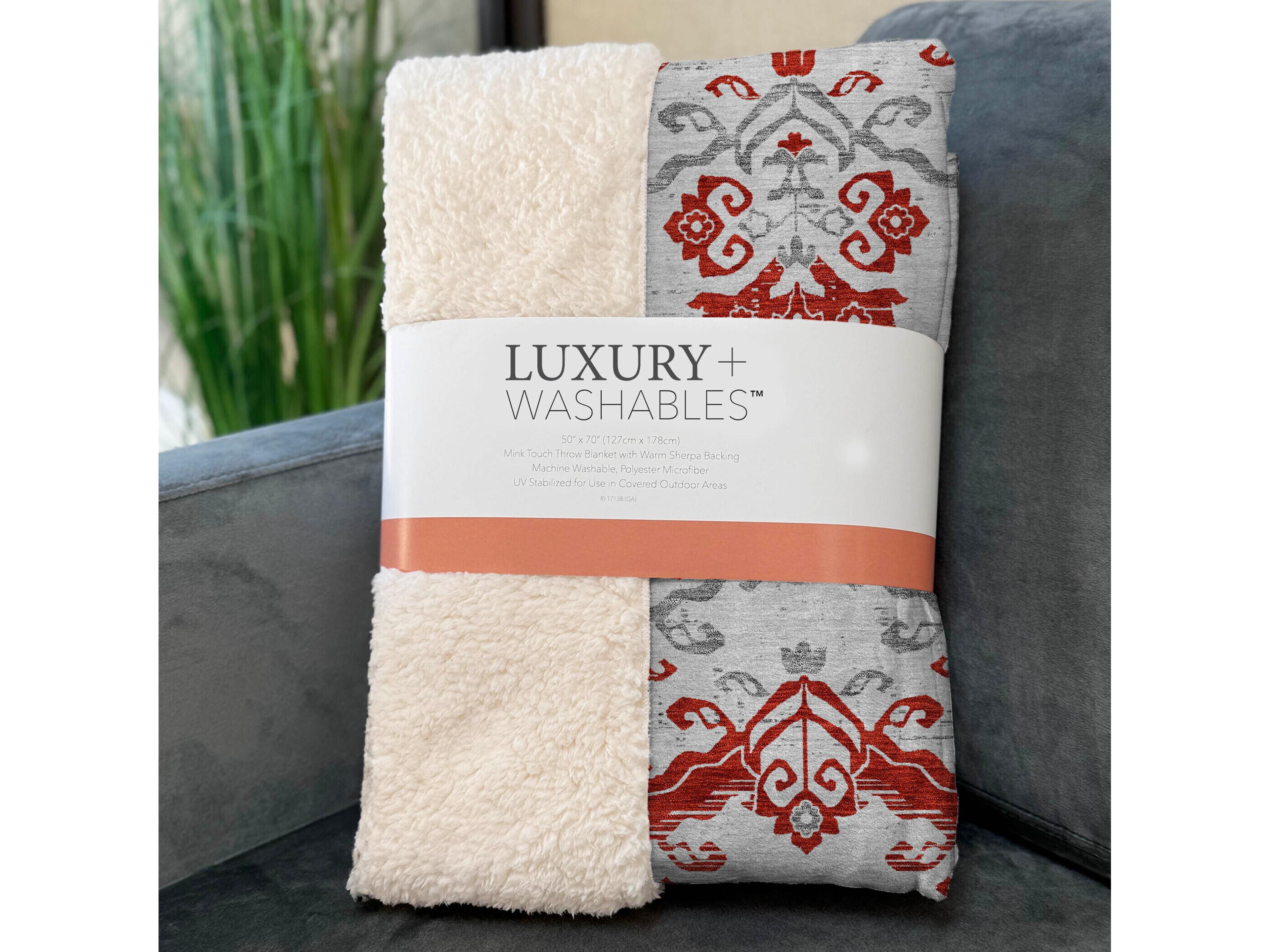 Dalyn Sherpa Red Polyester Throw