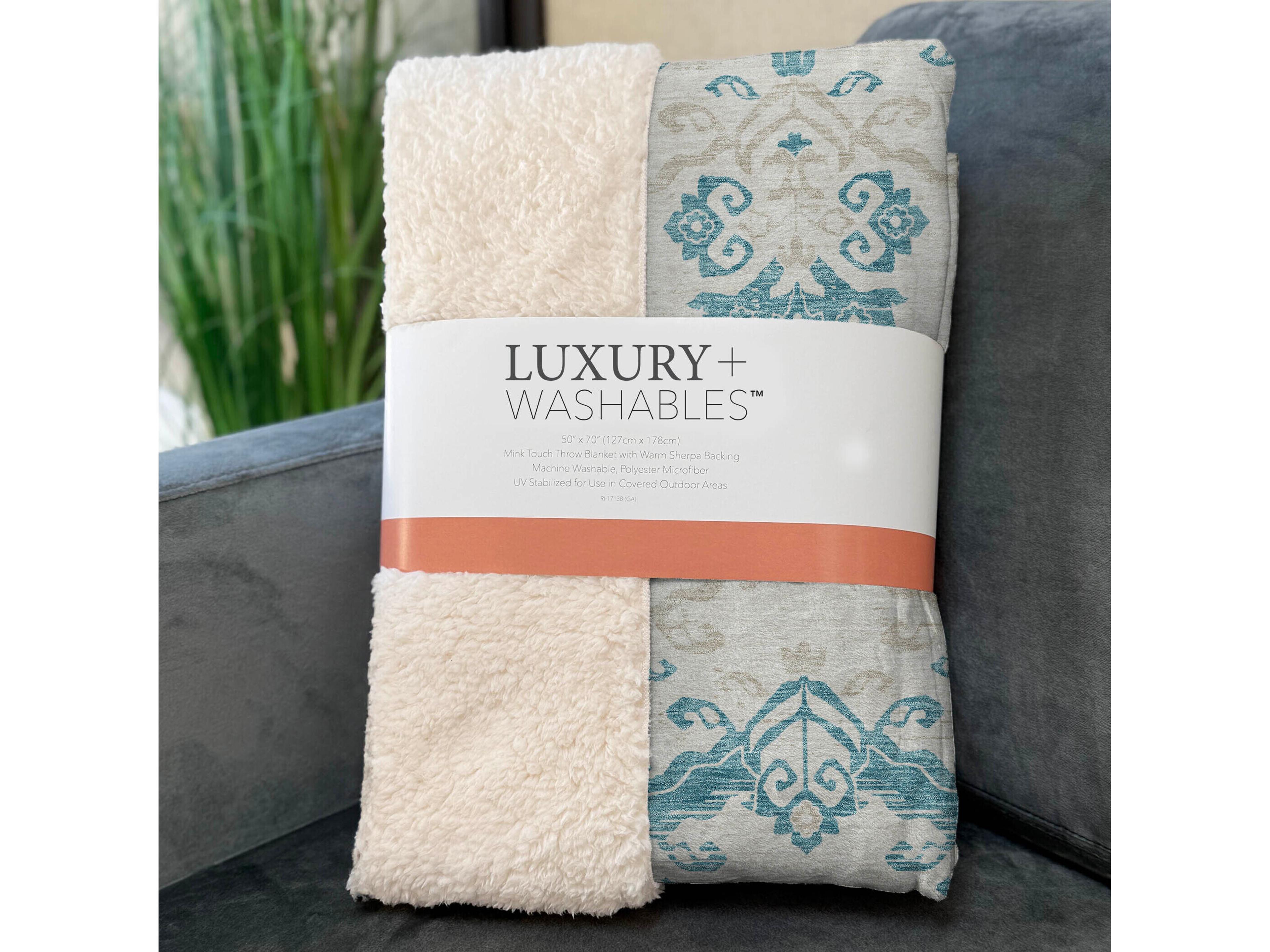 Dalyn Sherpa Teal Polyester Throw