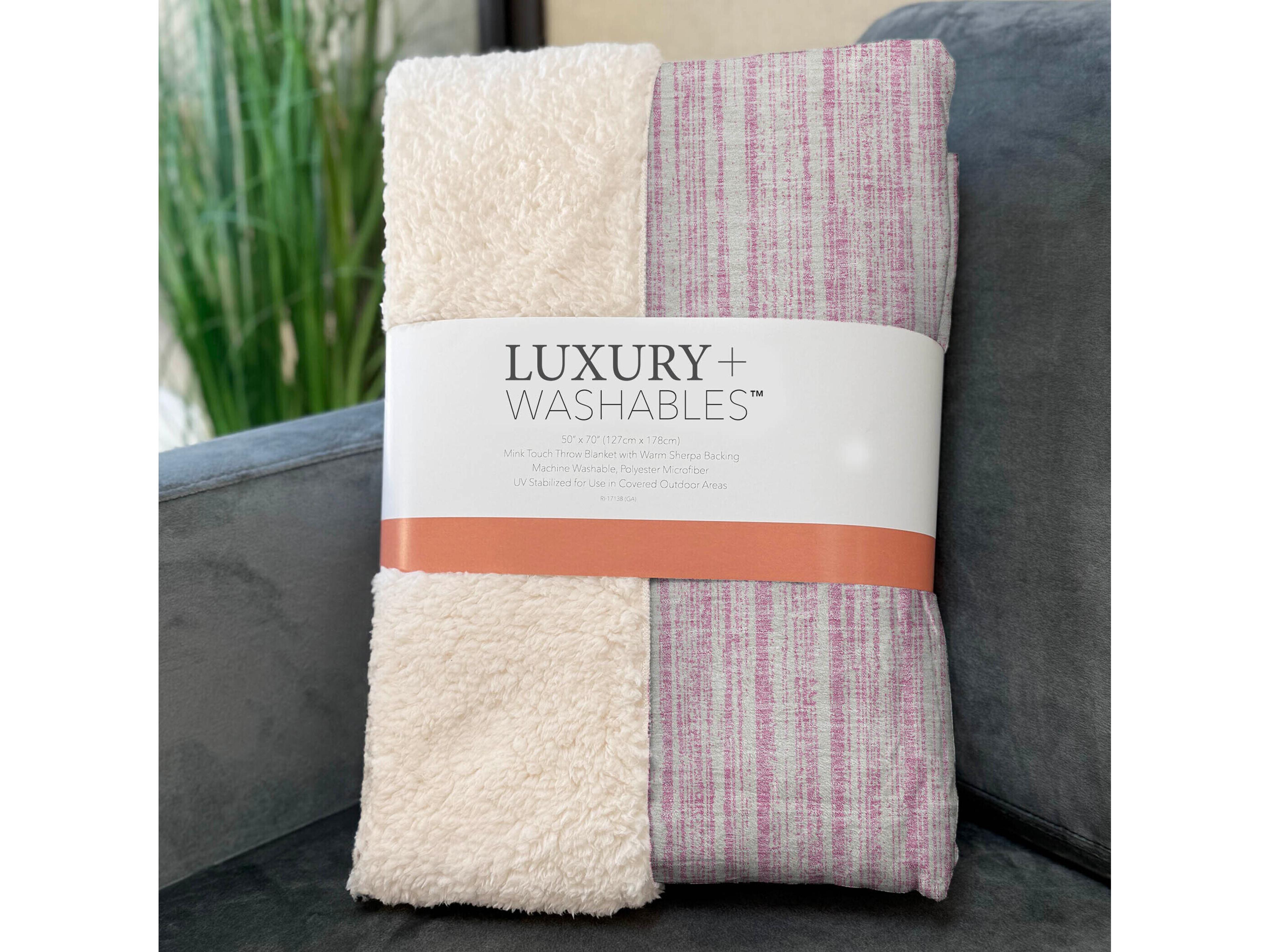 Dalyn Sherpa Pink Polyester Throw