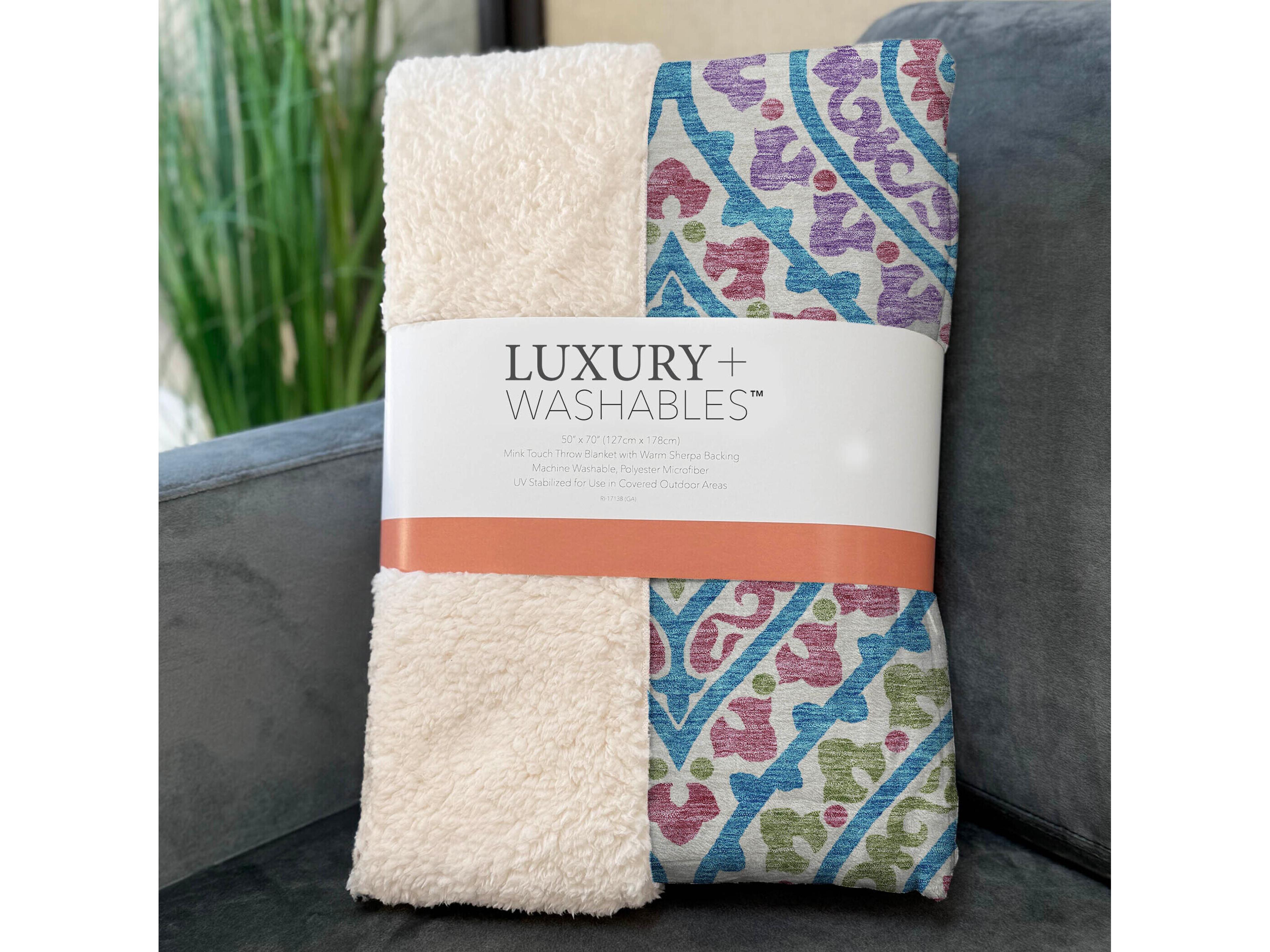 Dalyn Sherpa Ivory Polyester Throw