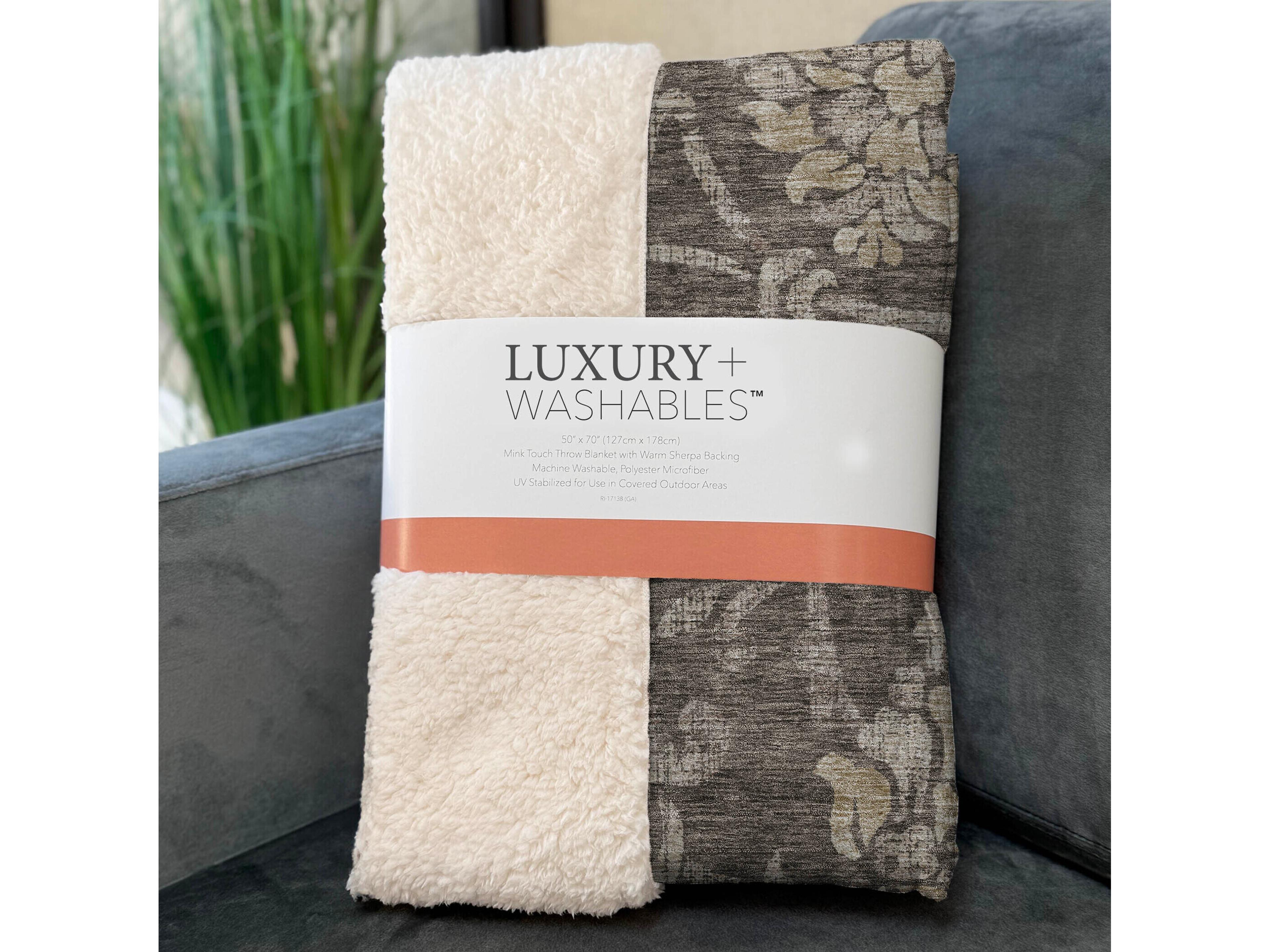 Dalyn Sherpa Brown Polyester Throw